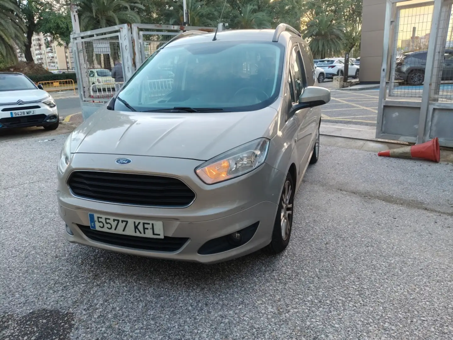 Ford Tourneo Courier 1.0 Ecoboost Trend Beige - 2