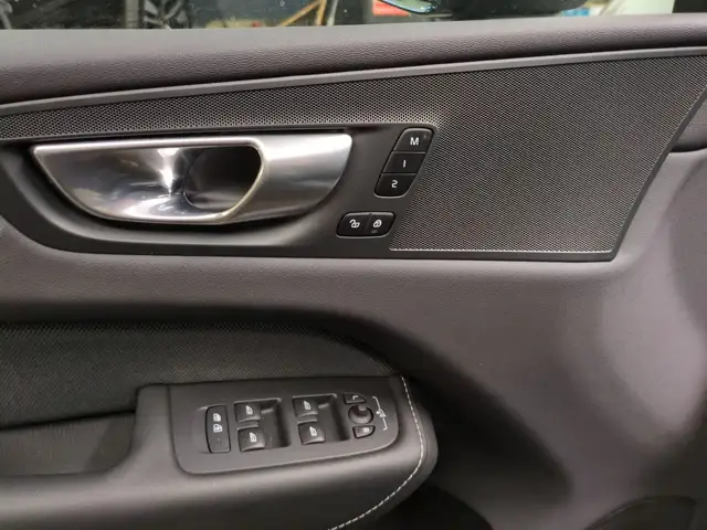 Volvo XC60 view 12