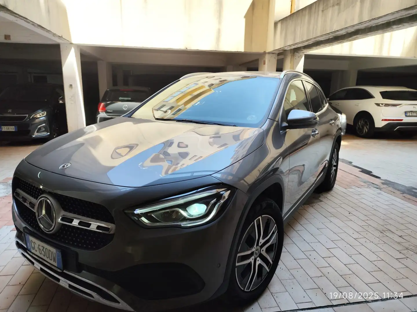 Mercedes-Benz 200 GLA200D SPORT PLUS Šedá - 2