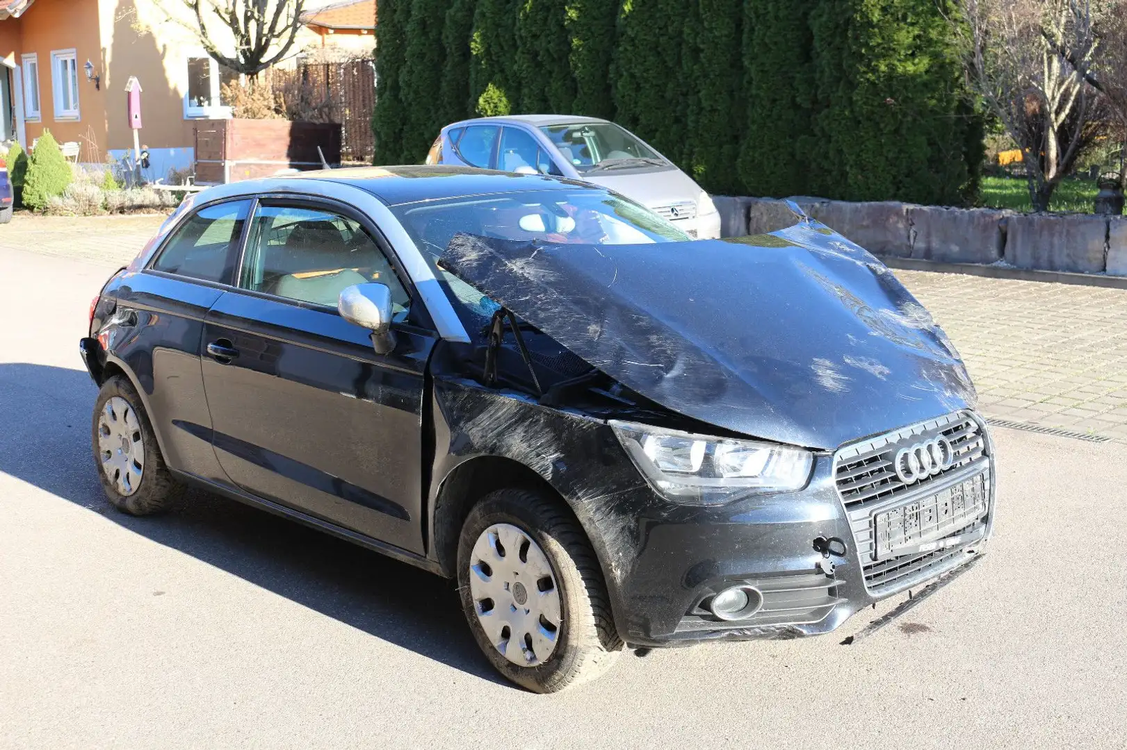 Audi A1 ambition/ S-Line , S-tronic Schwarz - 1