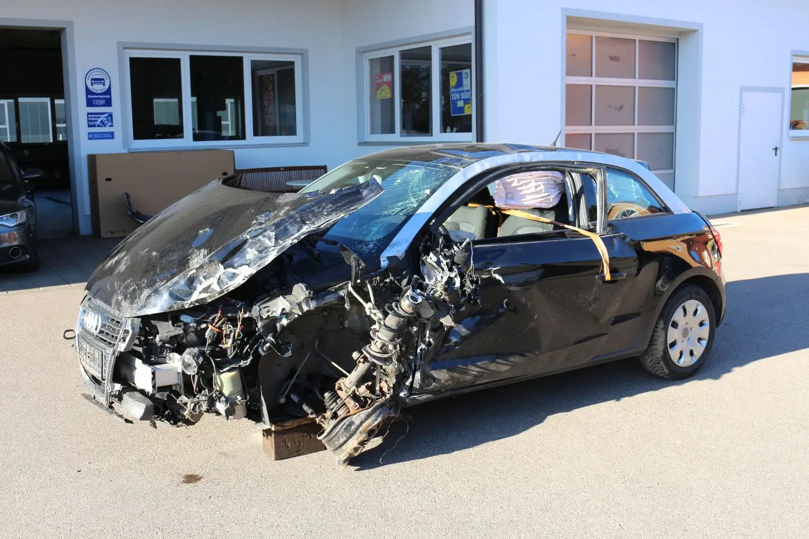 Audi A1 ambition/ S-Line , S-tronic Schwarz - 2