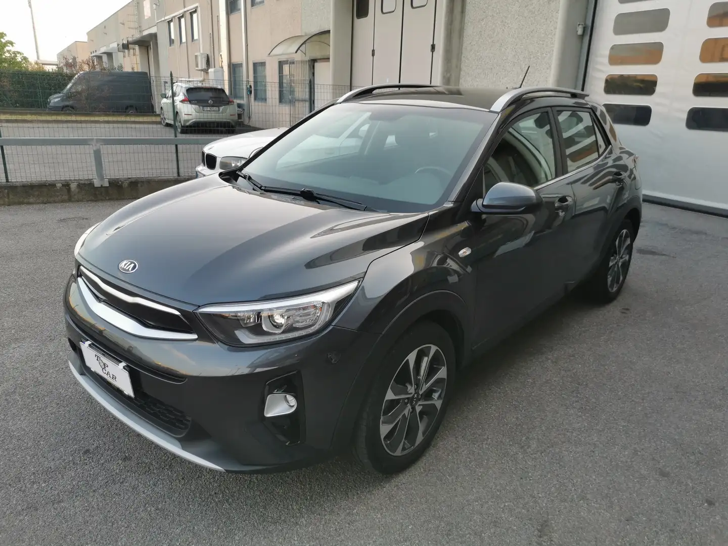 Kia Stonic 1.4 mpi Style Adas Pack 100cv Gris - 2