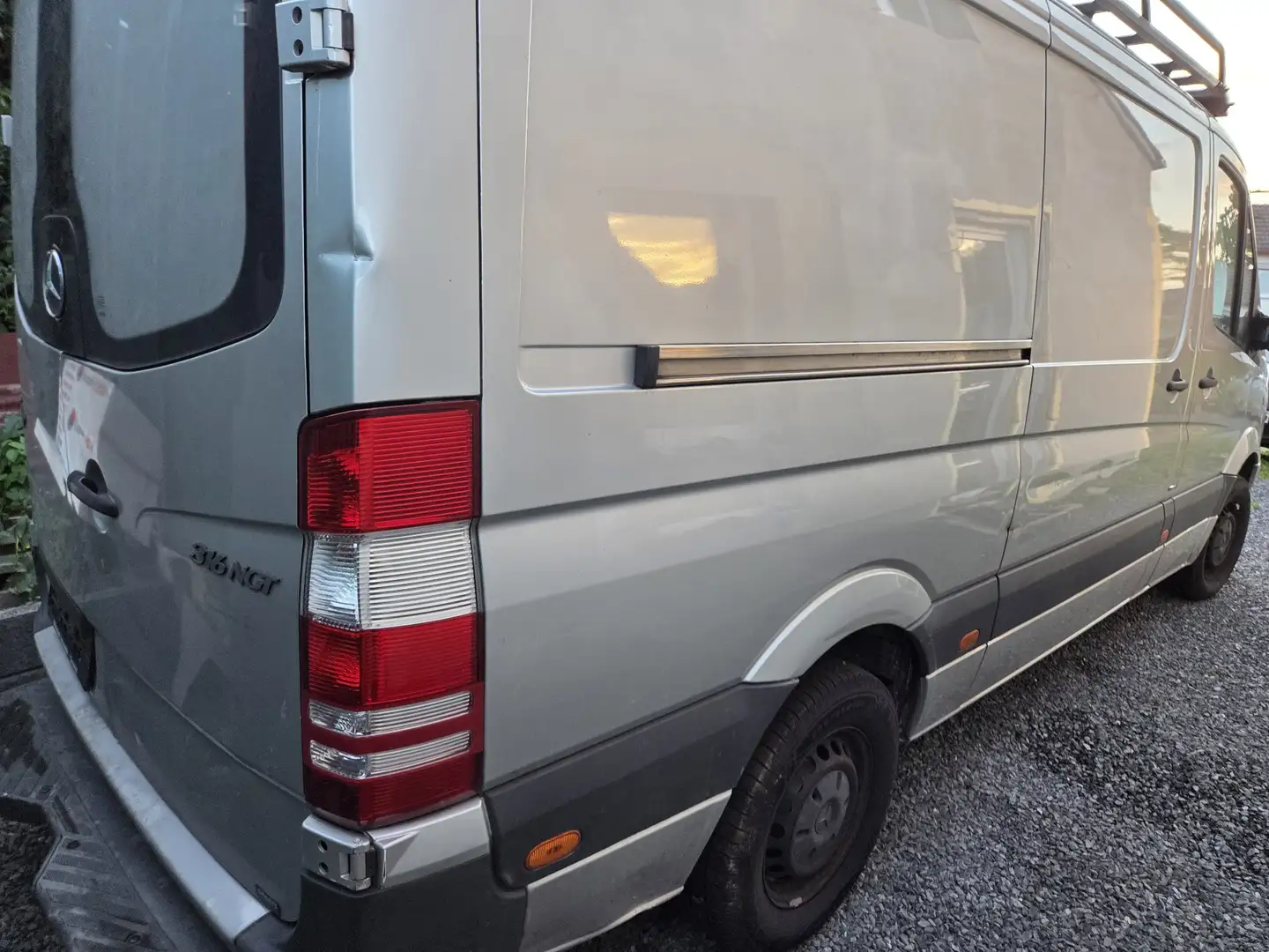 Mercedes-Benz Sprinter 316 NGT 906.633 L2 H1, Klima, Aut. CNG, Dachträger Silber - 2