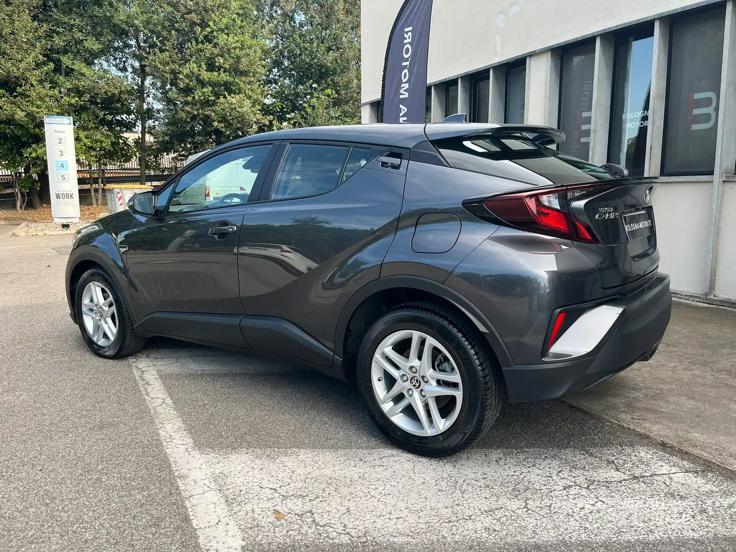 Toyota C-HR 1.8h Grijs - 2