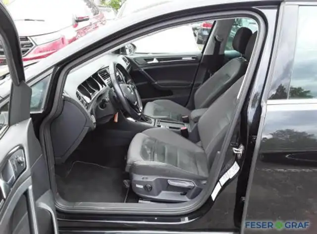 Volkswagen Golf view 6