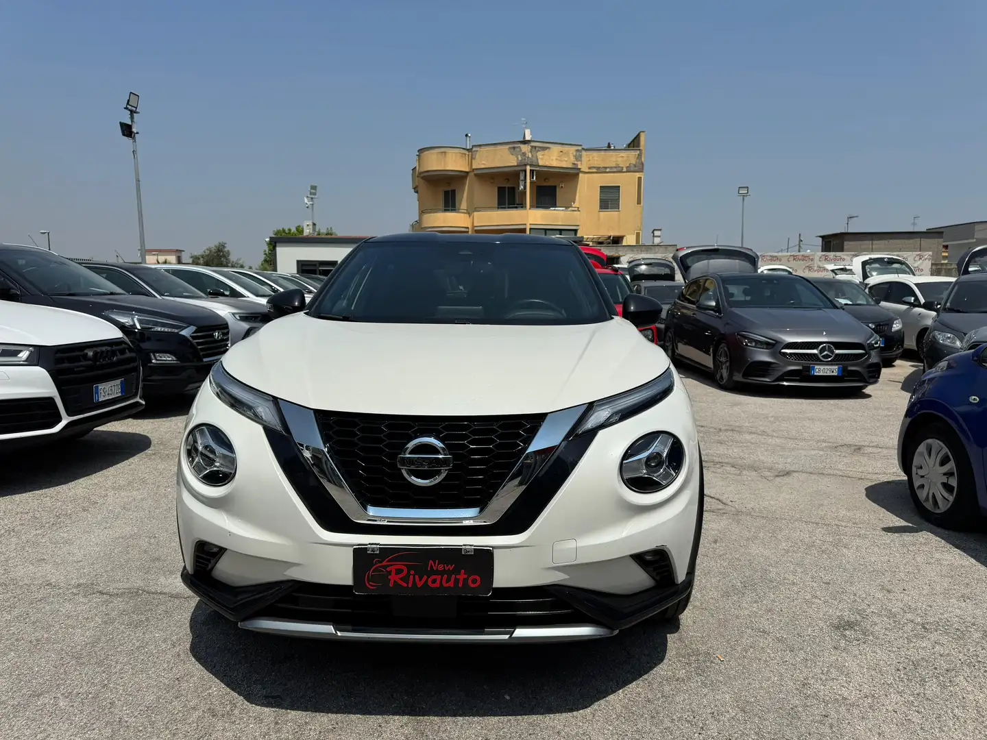 Nissan Juke Juke 1.0 dig-t N-Connecta 114cv Bianco - 1