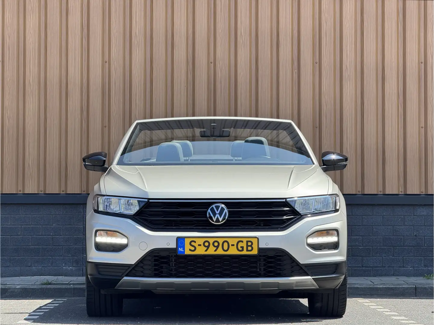 Volkswagen T-Roc Cabrio 1.5 TSI R-Line | Adaptieve Cruise Control | Beige - 2