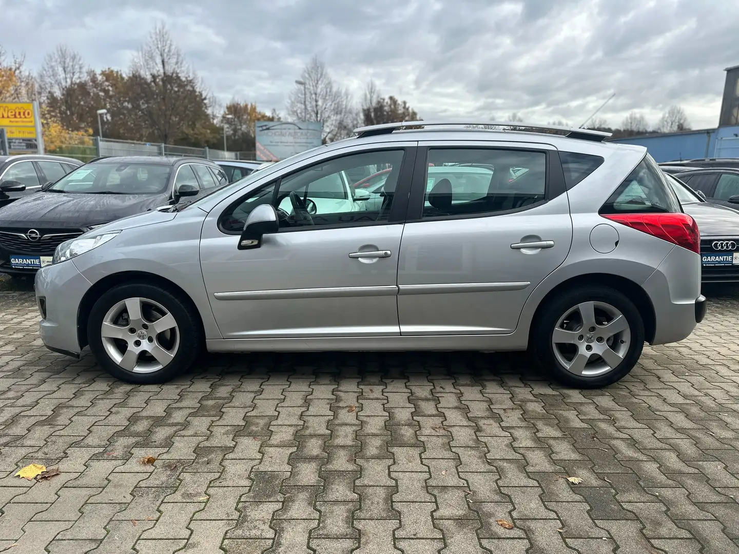 Peugeot 207 1.6 Automatik*org.30 TKm*AHK*Panorama*Klimaaut*+WR Grau - 2