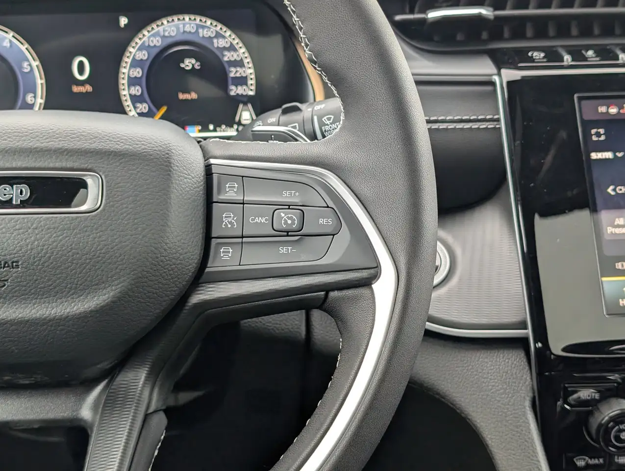 Jeep Grand Cherokee снимка Jeep Grand Cherokee