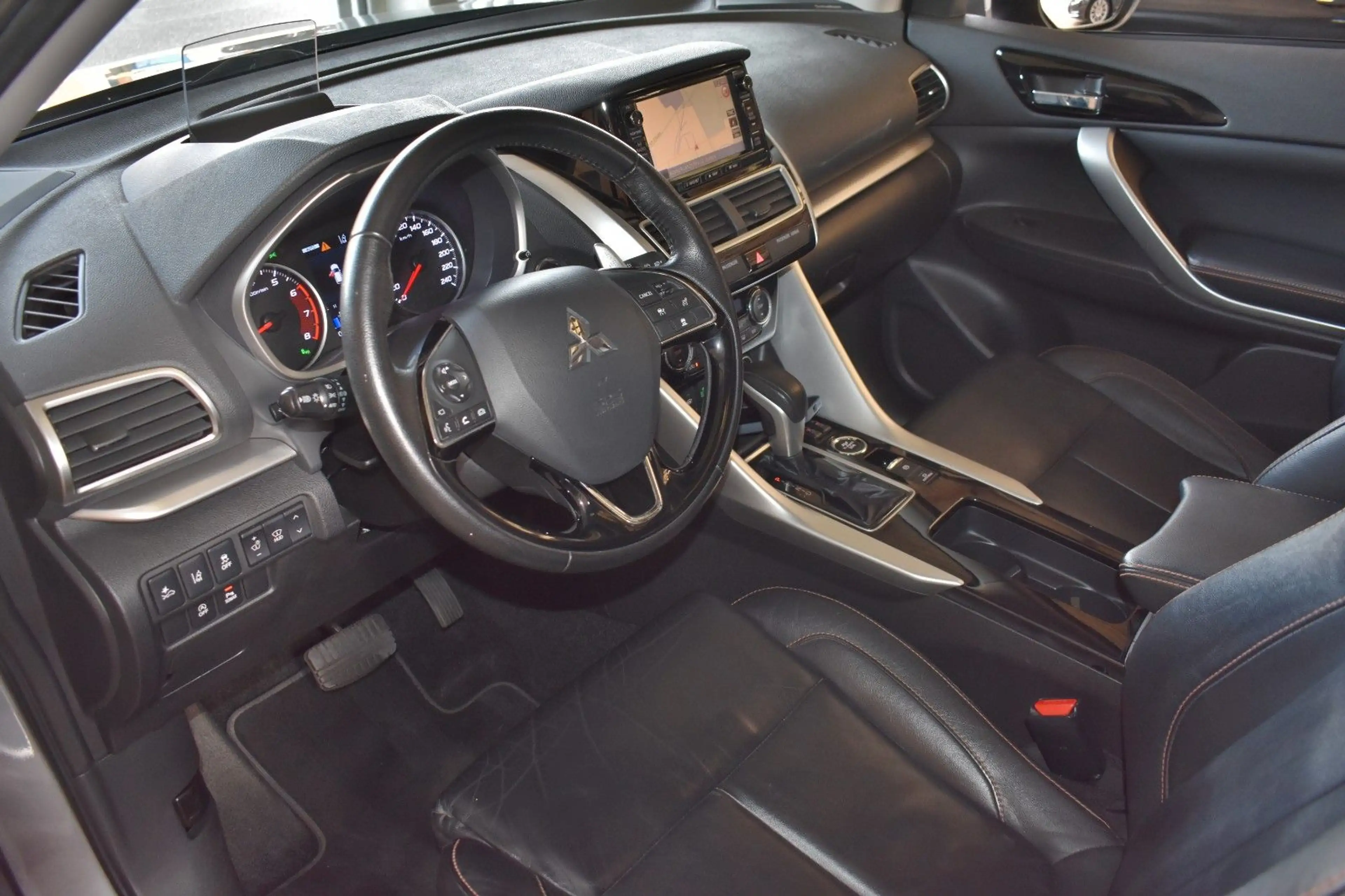 Mitsubishi Eclipse Cross TOP 4WD 360° LEDER LED PANO NAVI — photo 9