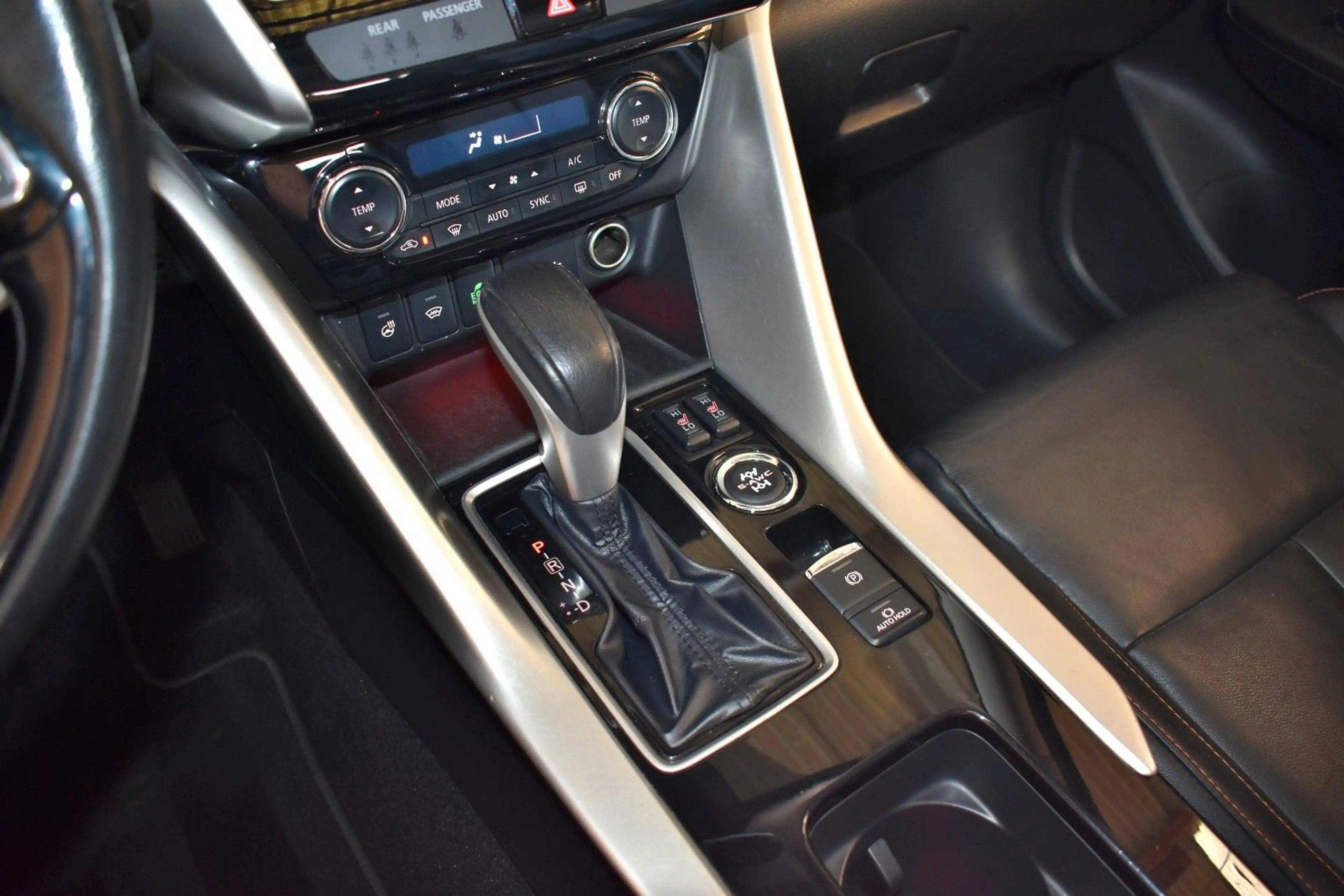 Mitsubishi Eclipse Cross TOP 4WD 360° LEDER LED PANO NAVI — photo 14