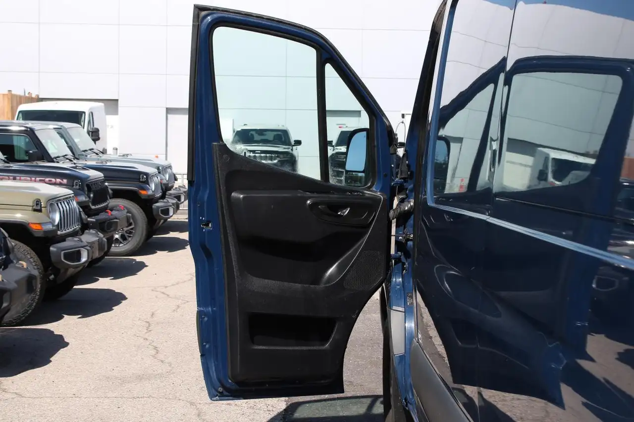 Mercedes-Benz Sprinter снимка Mercedes-Benz Sprinter
