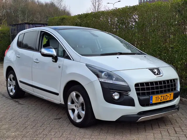 Peugeot 3008 1.6 156pk Roland Garros Lage km-stand en Ned Auto
