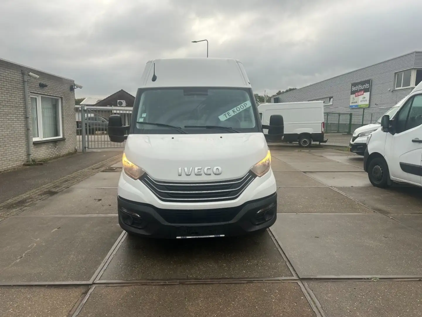 Iveco Daily 35S14V L3H2 Blanc - 2