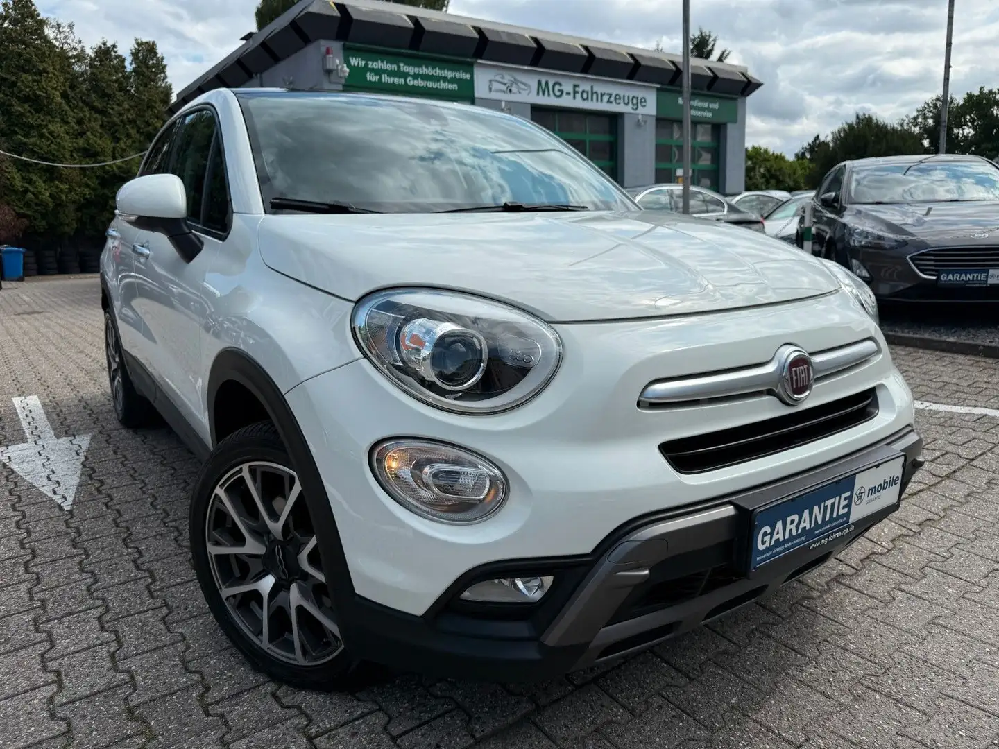 Fiat 500X Cross Plus AWD NAVI PANO AUTOM KAMERA BEATS Weiß - 1