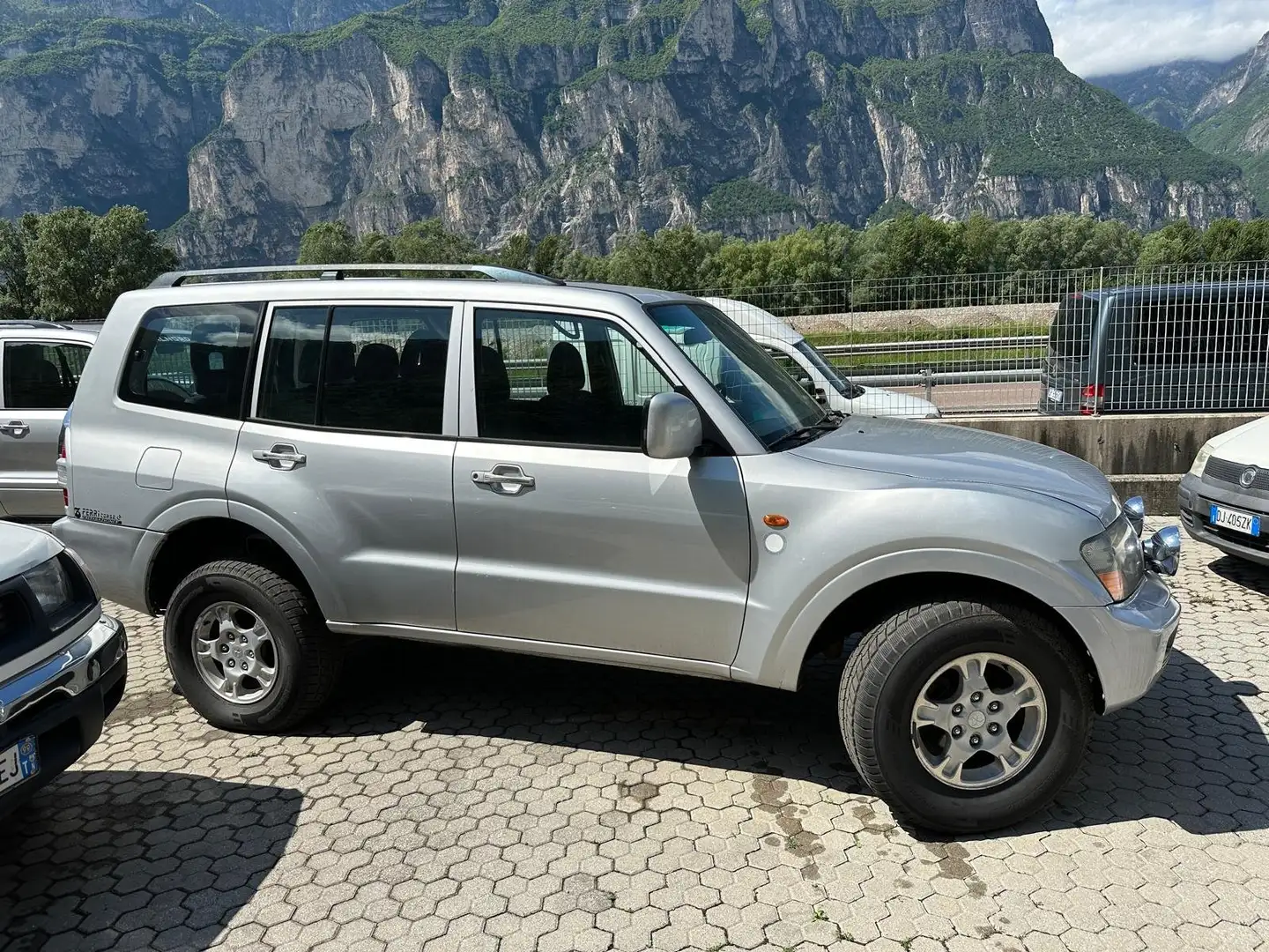 Mitsubishi Pajero Pajero 5p 2.5 tdi GLX 115cv Сірий - 2