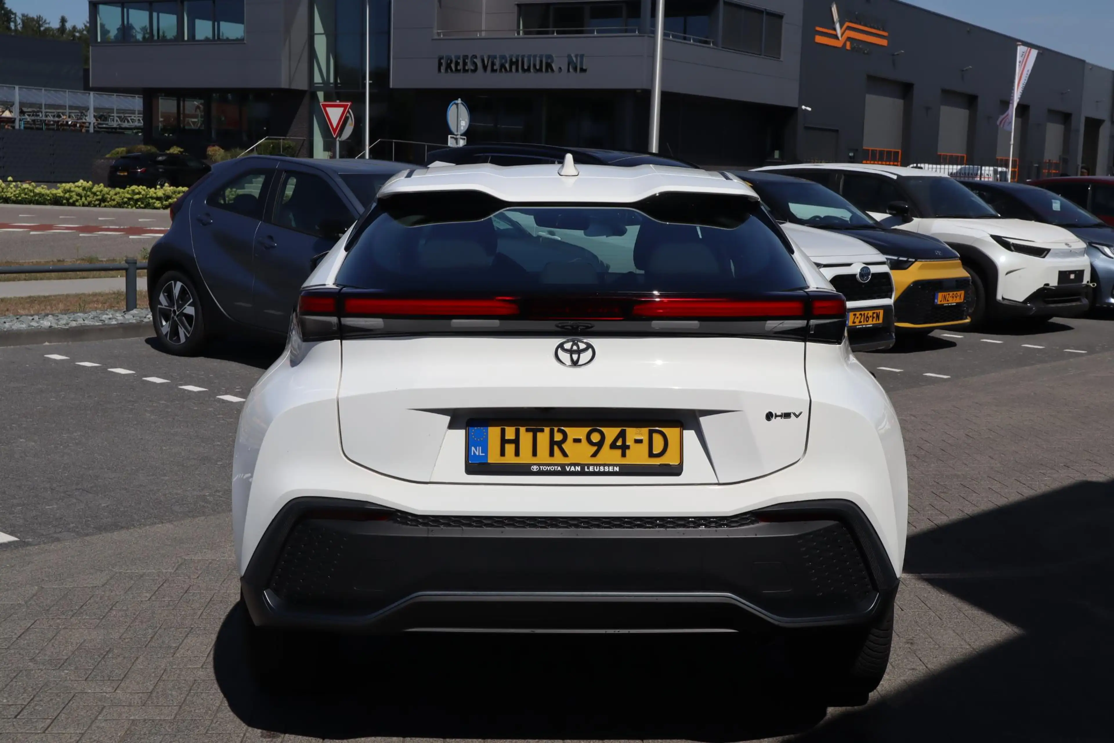 Toyota C-HR 1.8 HYBRID 140 1e EIGENAAR NL-AUTO — photo 4