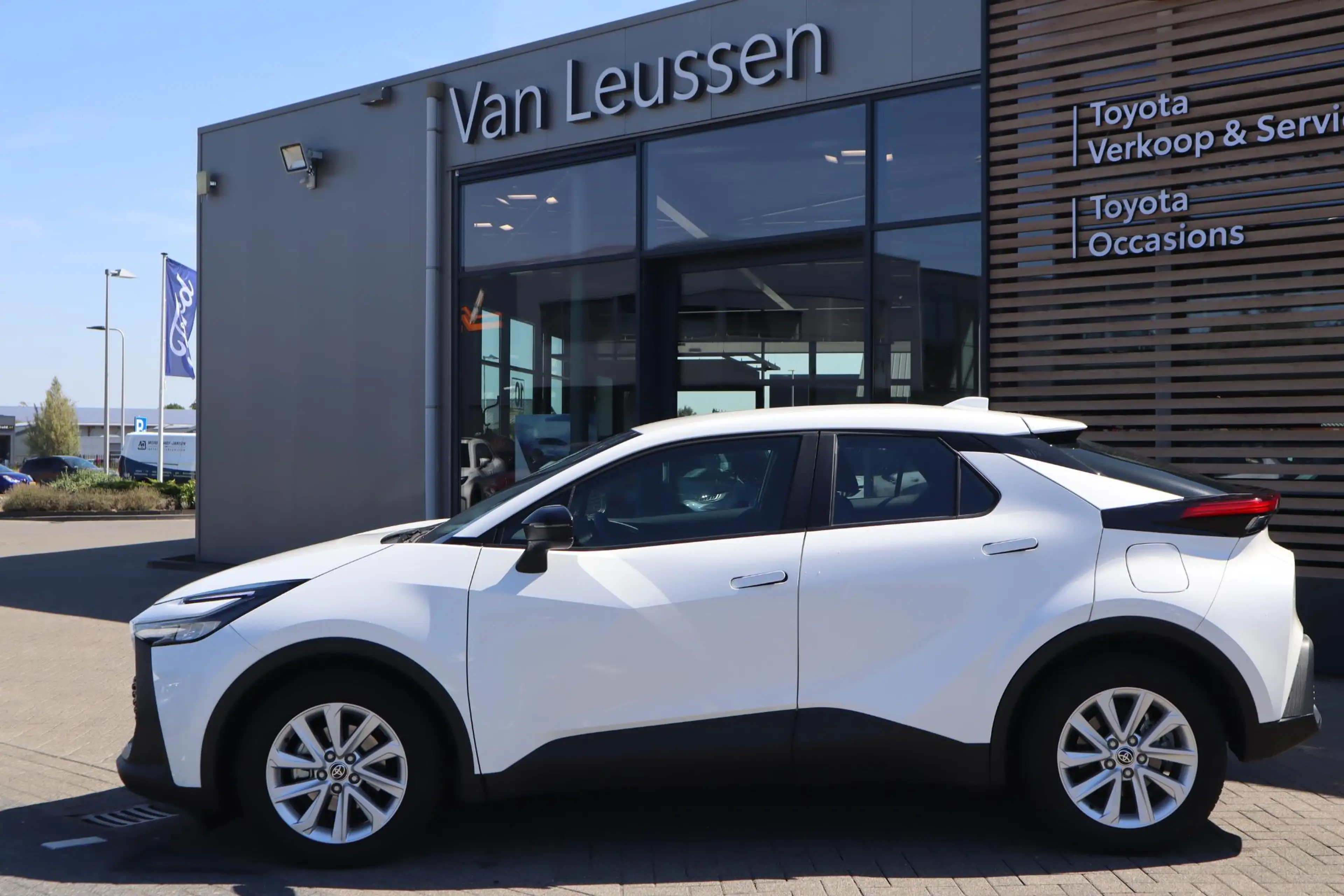 Toyota C-HR 1.8 HYBRID 140 1e EIGENAAR NL-AUTO — photo 2