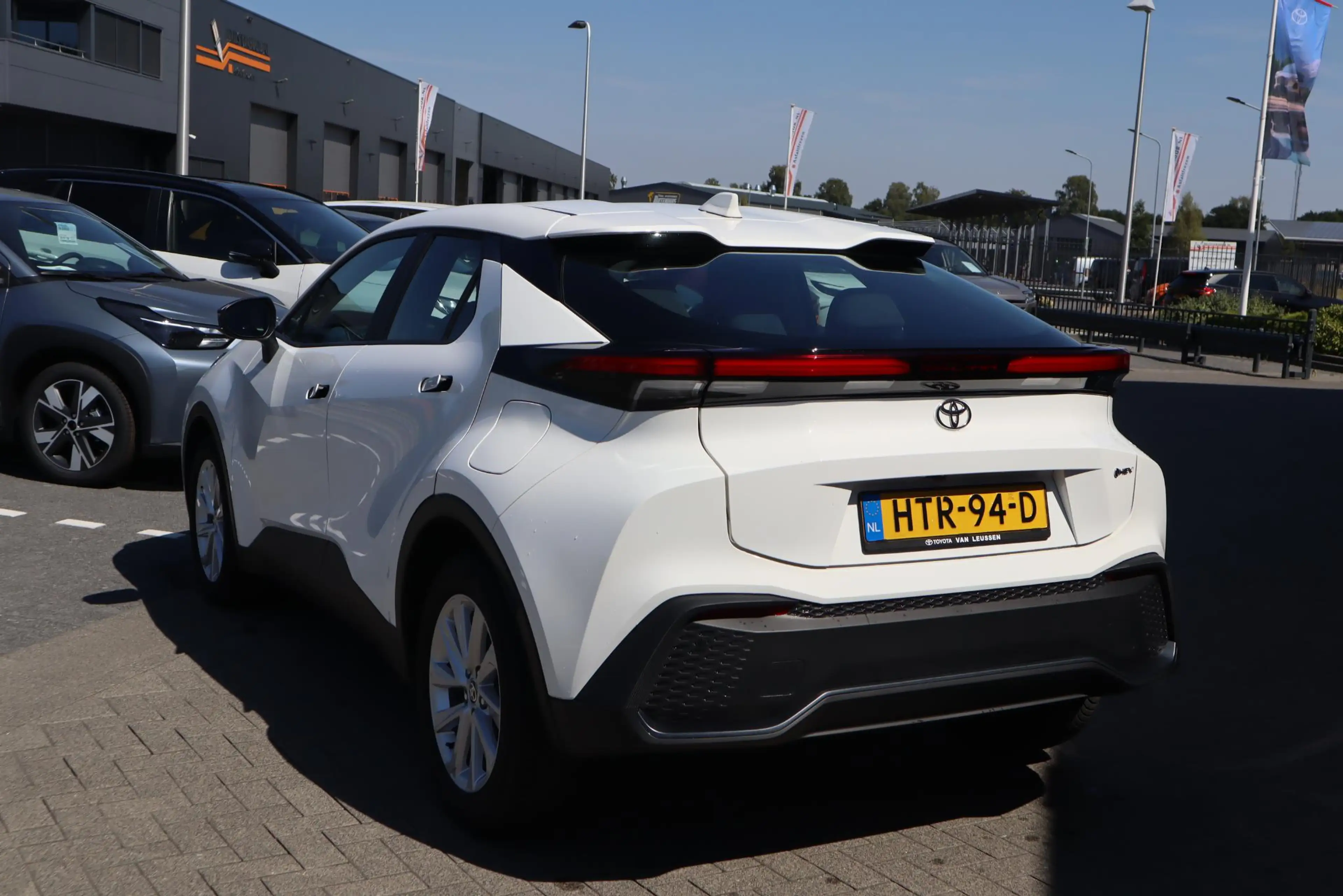 Toyota C-HR 1.8 HYBRID 140 1e EIGENAAR NL-AUTO — photo 3