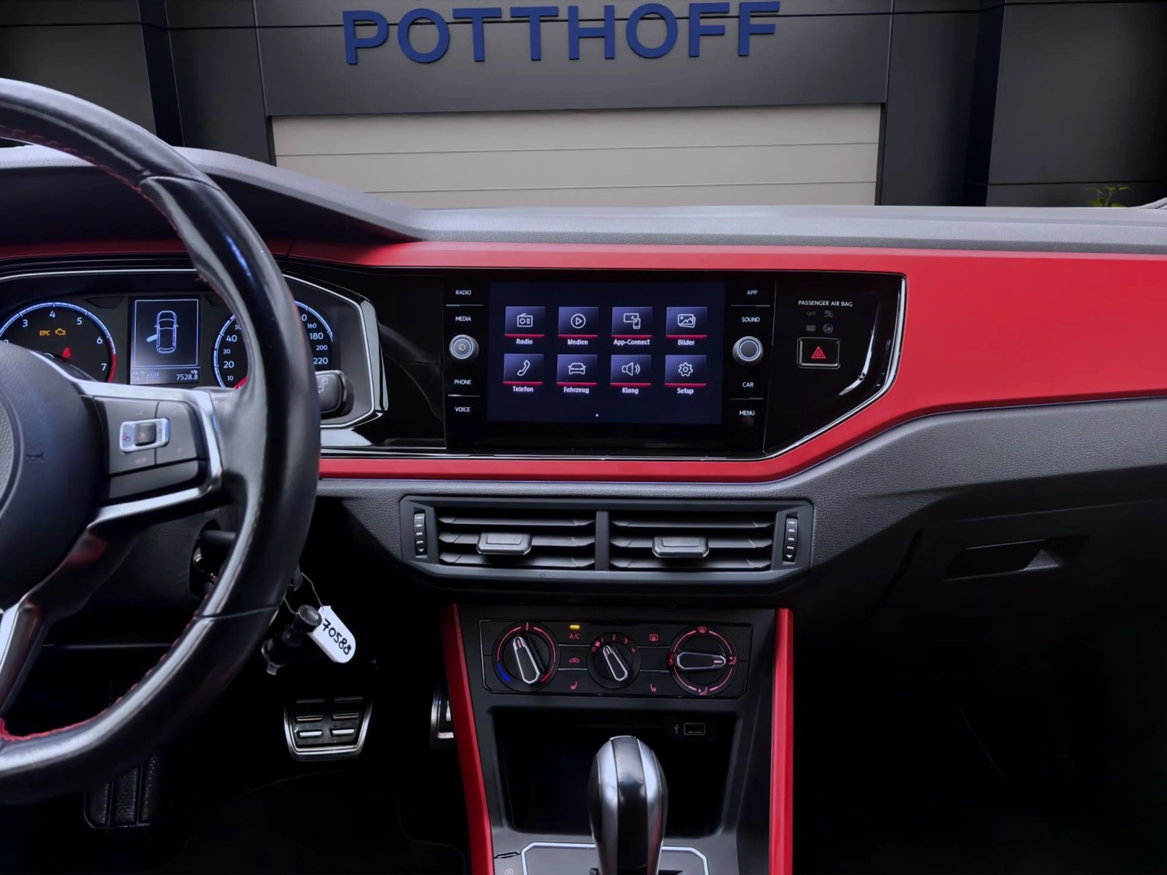 Volkswagen Polo GTI KAMERA SITZHZG KLIMA PDC LM17 — photo 15
