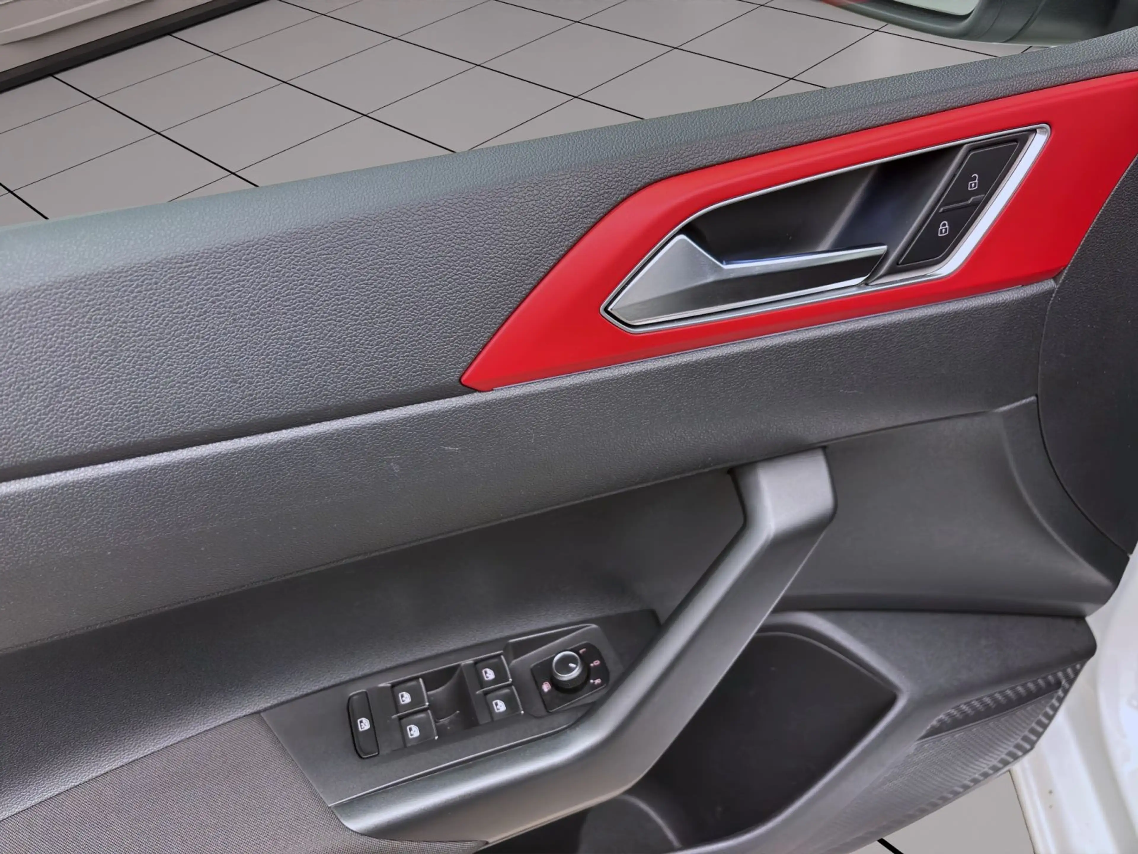 Volkswagen Polo GTI KAMERA SITZHZG KLIMA PDC LM17 — photo 11