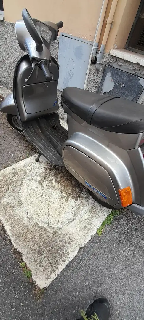 Vespa 50 HP Gris - 1