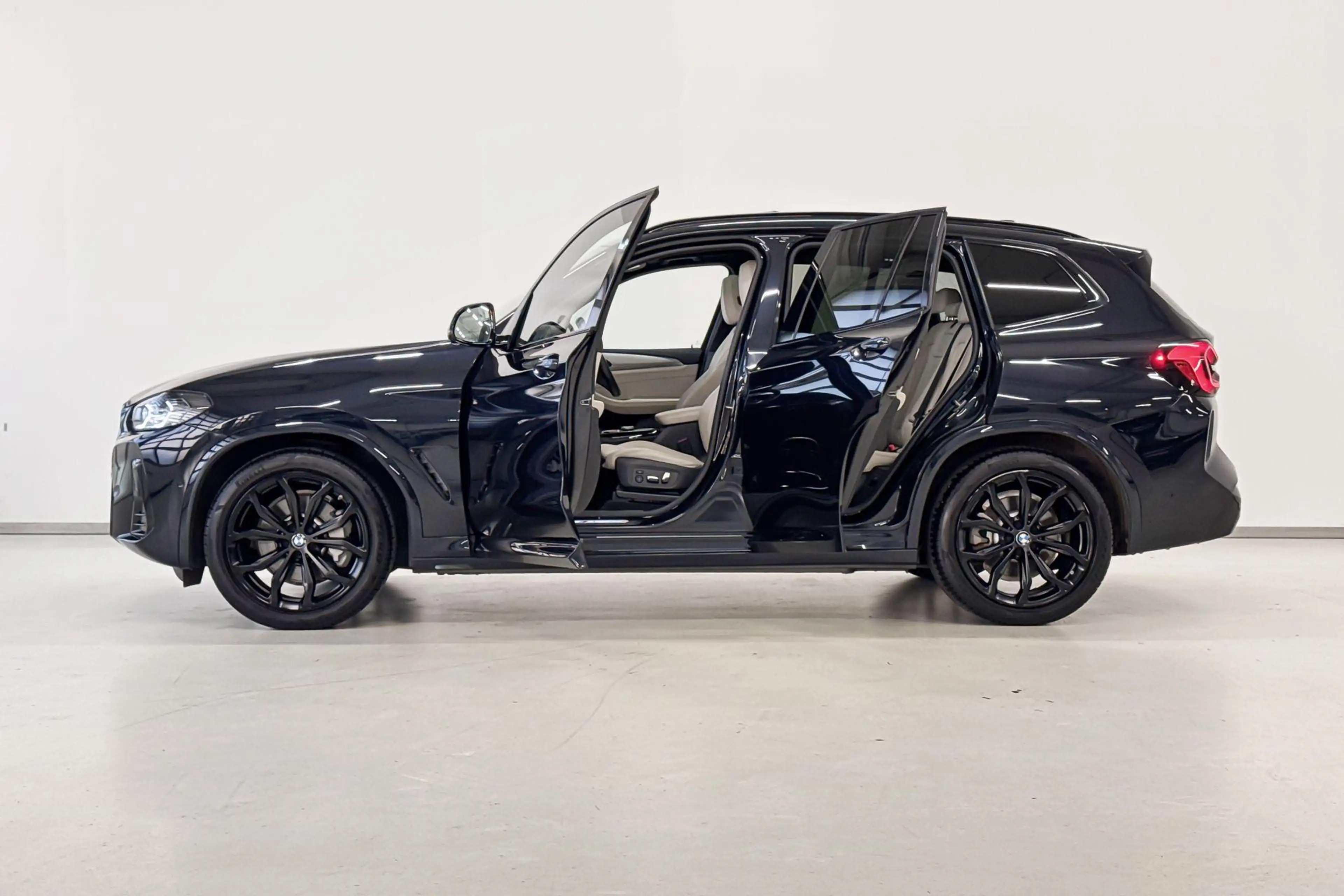 BMW iX3 High Executive — photo 3