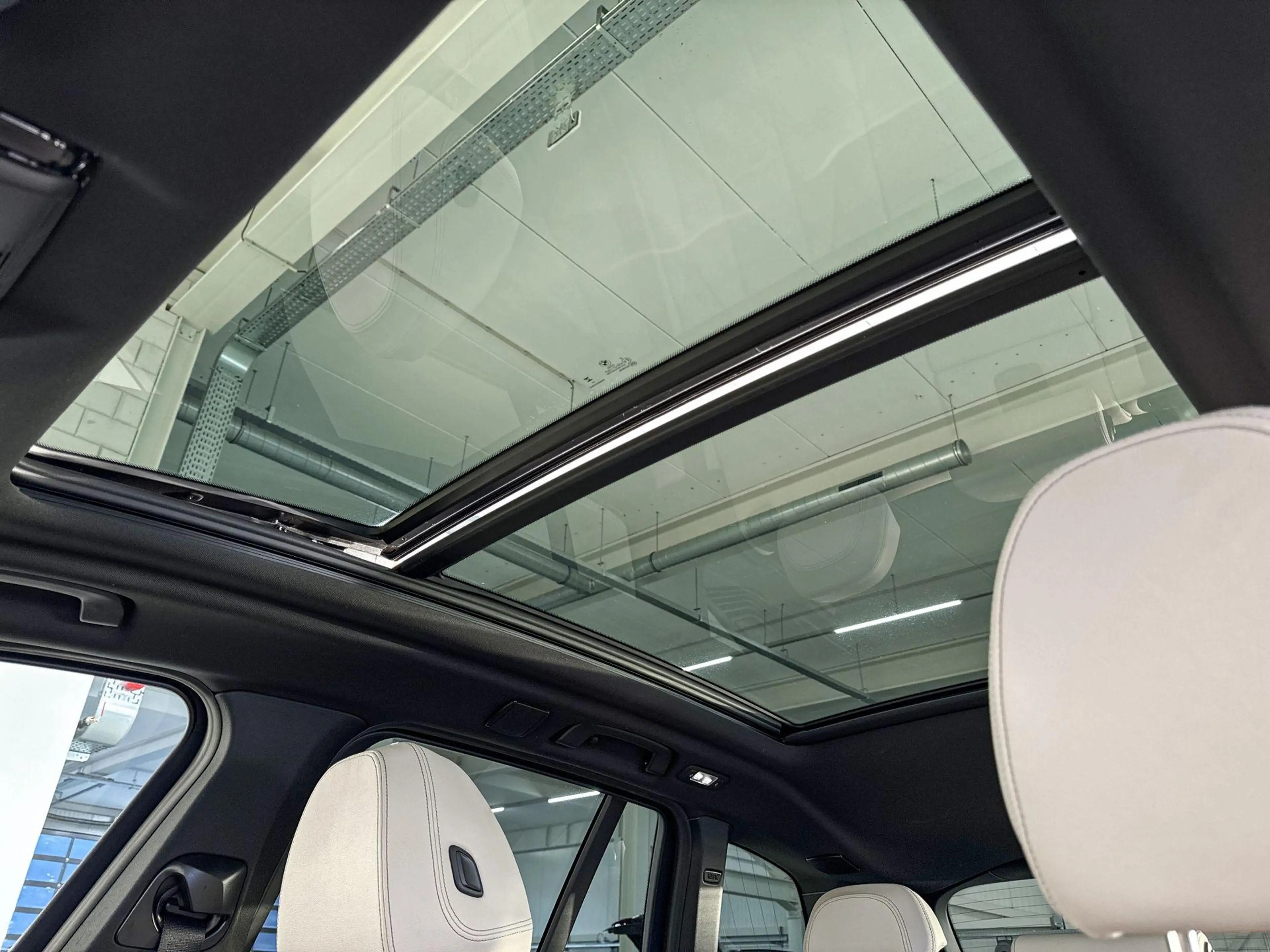 BMW iX3 High Executive — photo 10