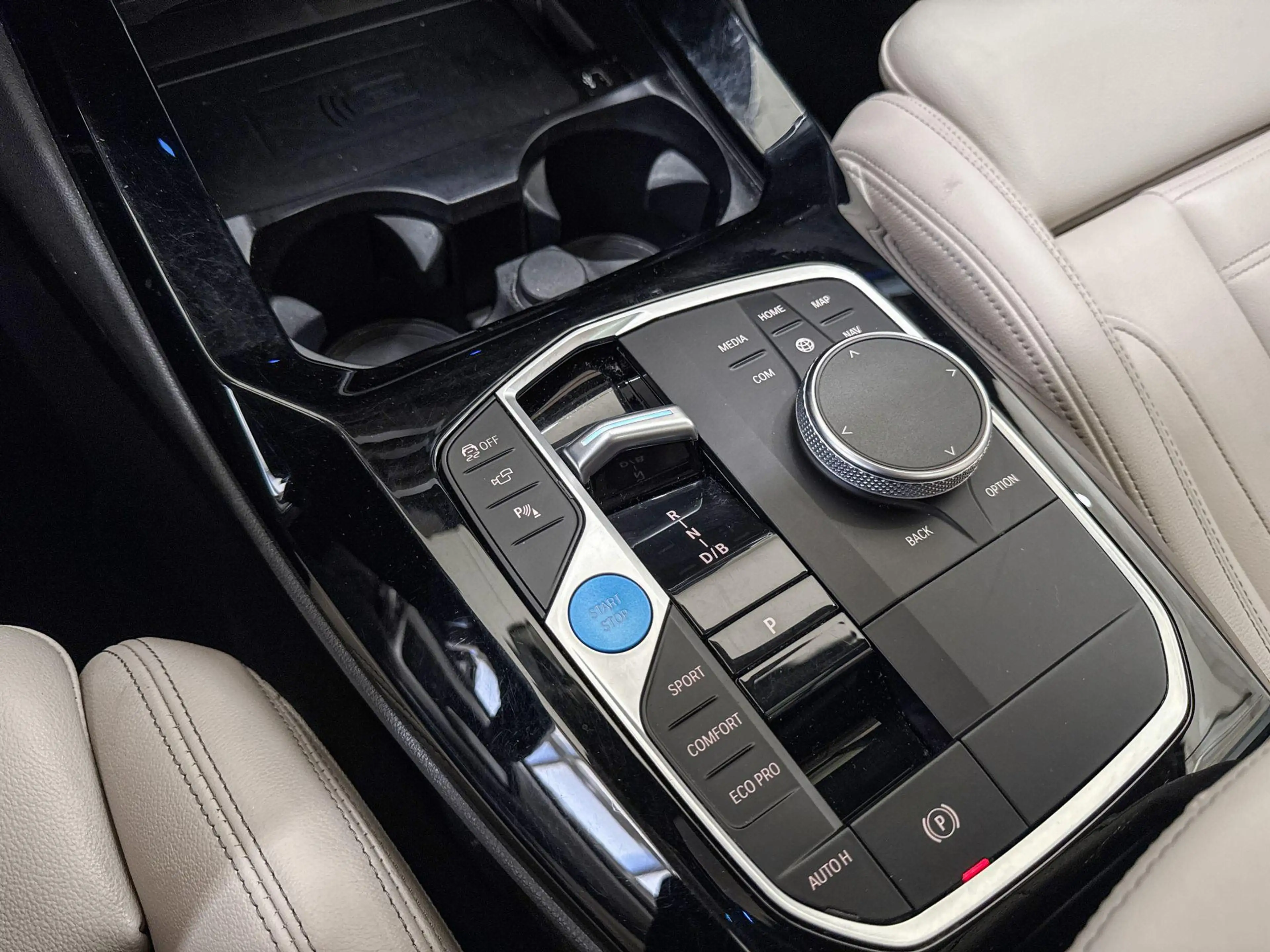 BMW iX3 High Executive — photo 15
