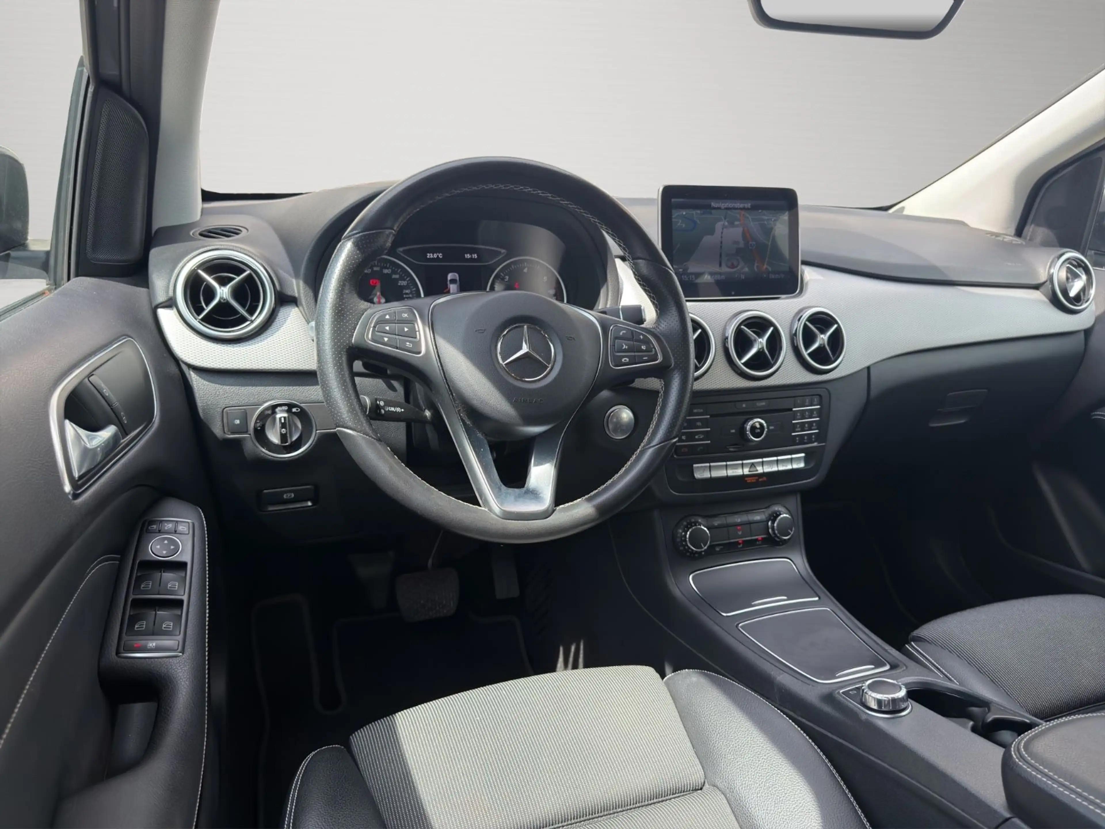 Mercedes-Benz B 220 d 4Matic Urban *LED*NAVI*SHZ*PDC* — photo 11