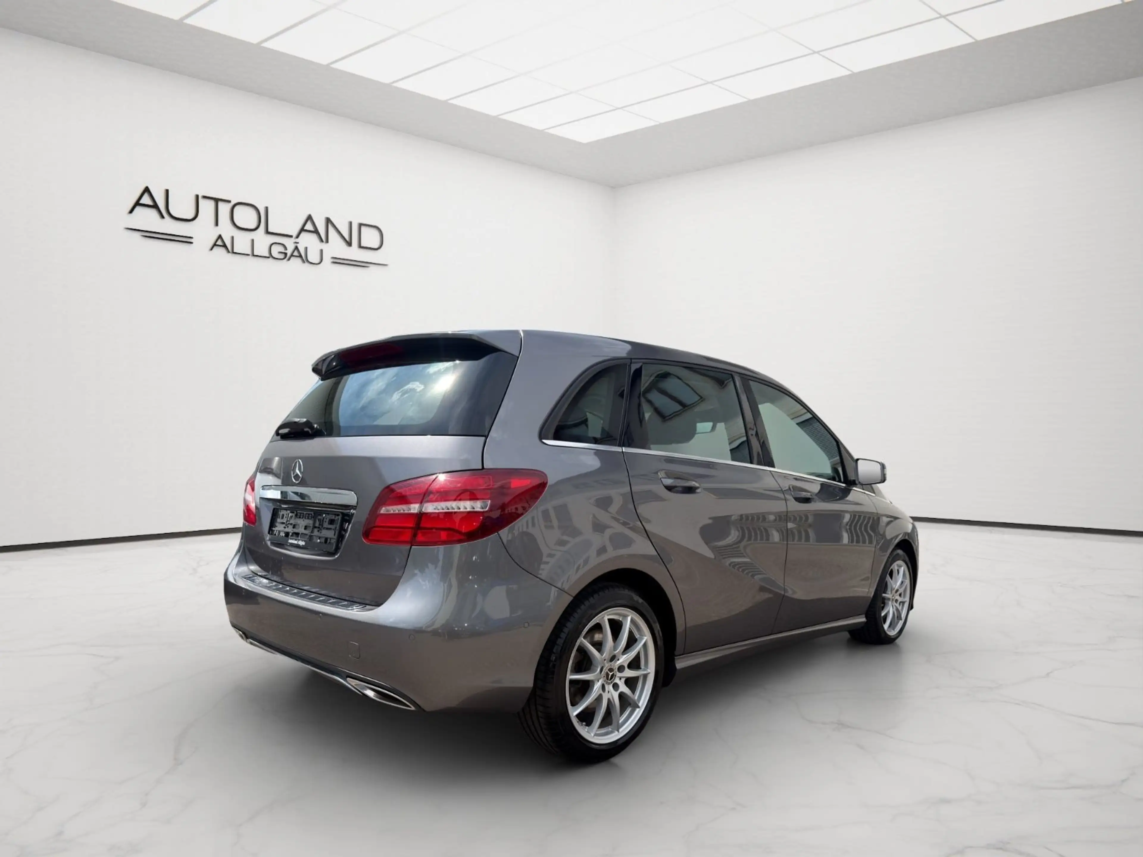 Mercedes-Benz B 220 d 4Matic Urban *LED*NAVI*SHZ*PDC* — photo 6