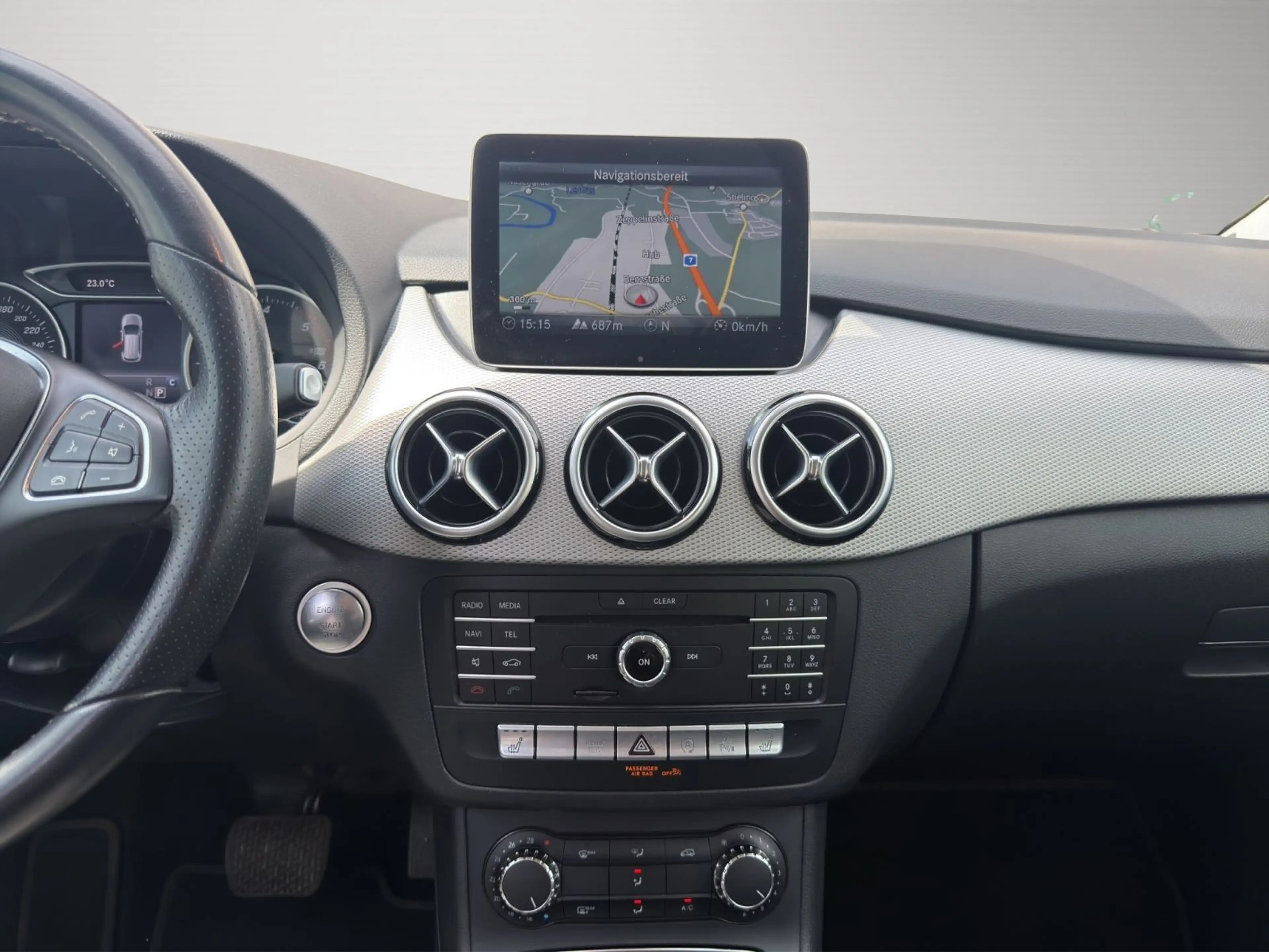 Mercedes-Benz B 220 d 4Matic Urban *LED*NAVI*SHZ*PDC* — photo 13