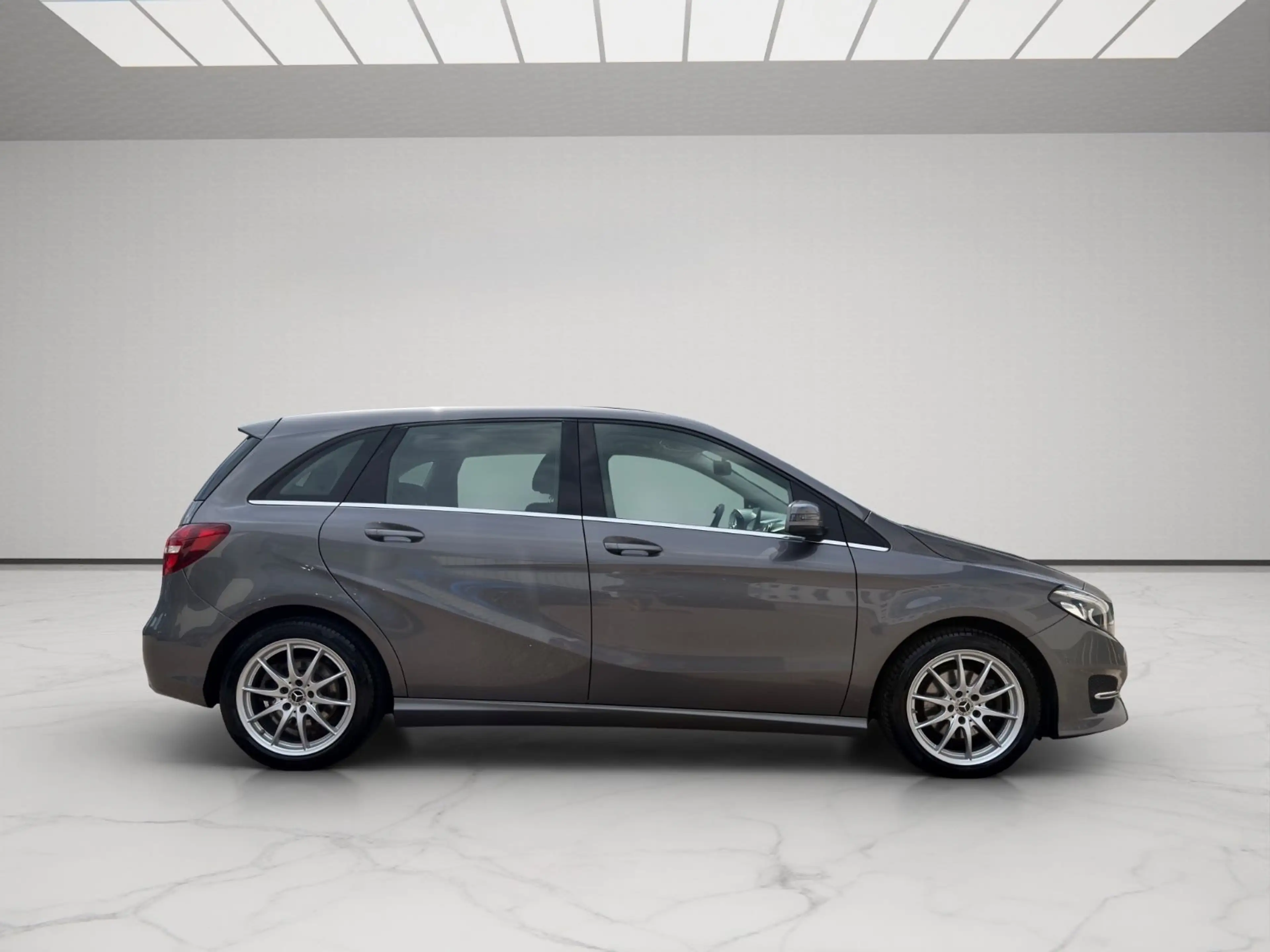 Mercedes-Benz B 220 d 4Matic Urban *LED*NAVI*SHZ*PDC* — photo 7