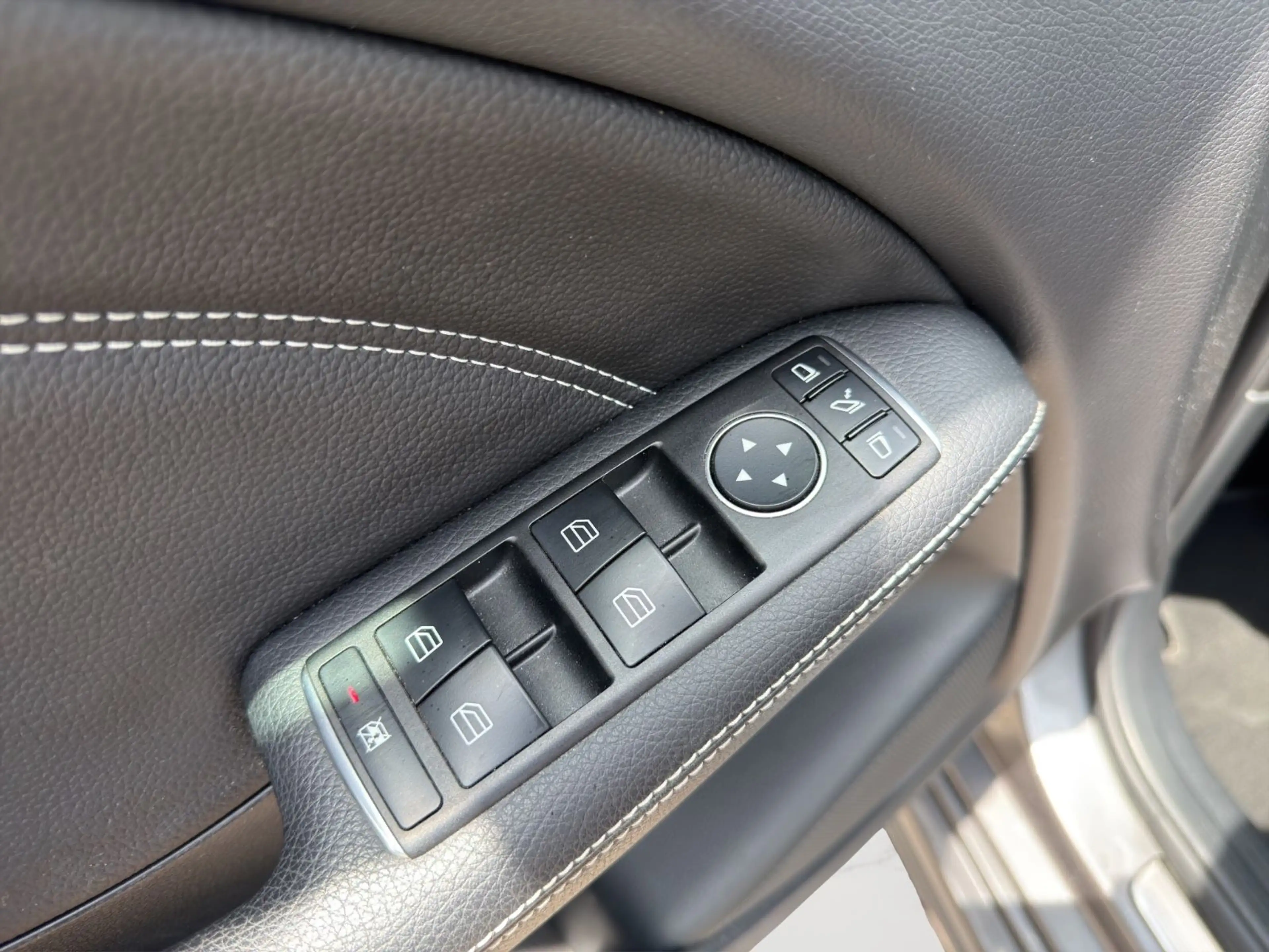 Mercedes-Benz B 220 d 4Matic Urban *LED*NAVI*SHZ*PDC* — photo 10