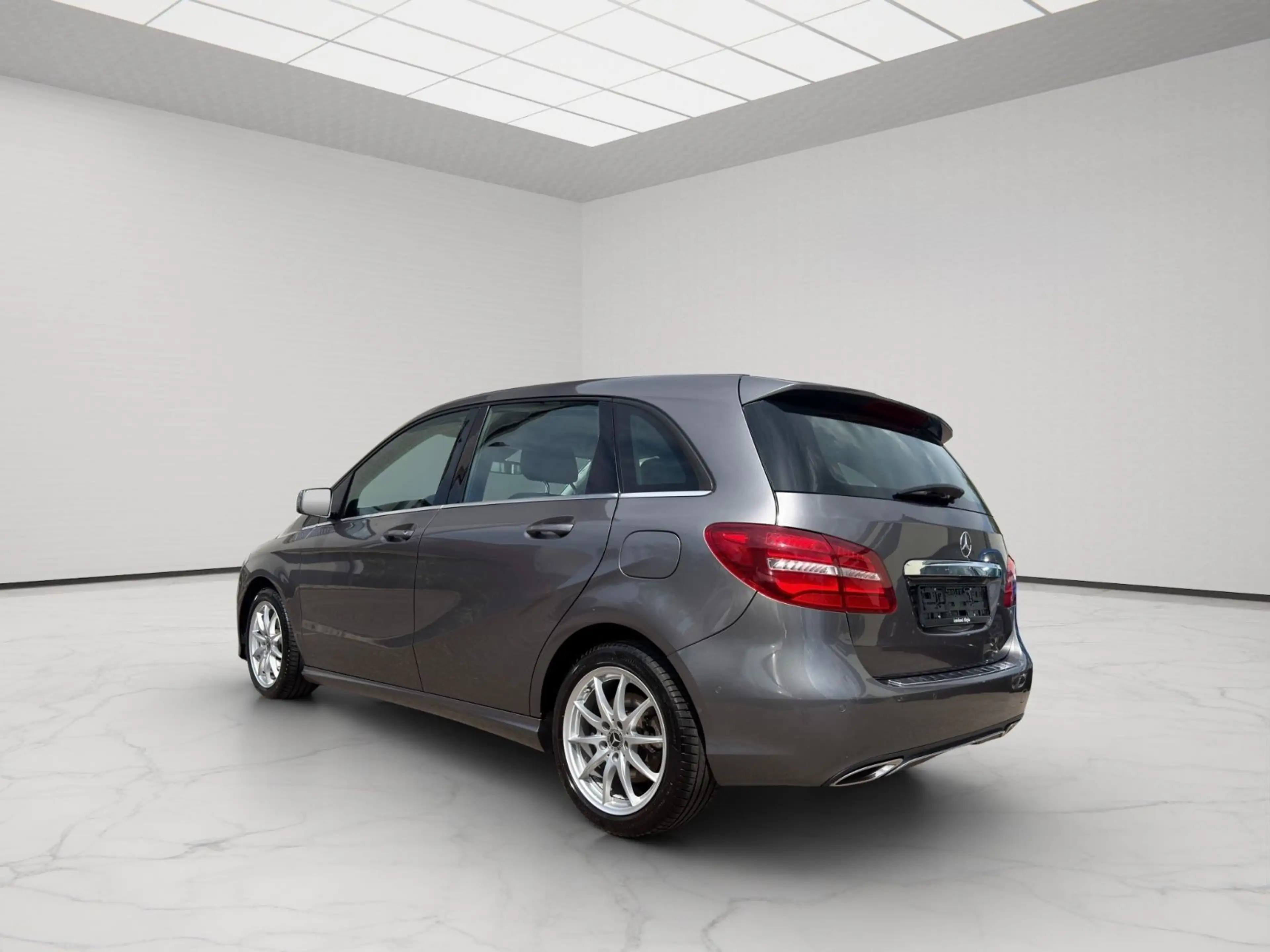 Mercedes-Benz B 220 d 4Matic Urban *LED*NAVI*SHZ*PDC* — photo 4