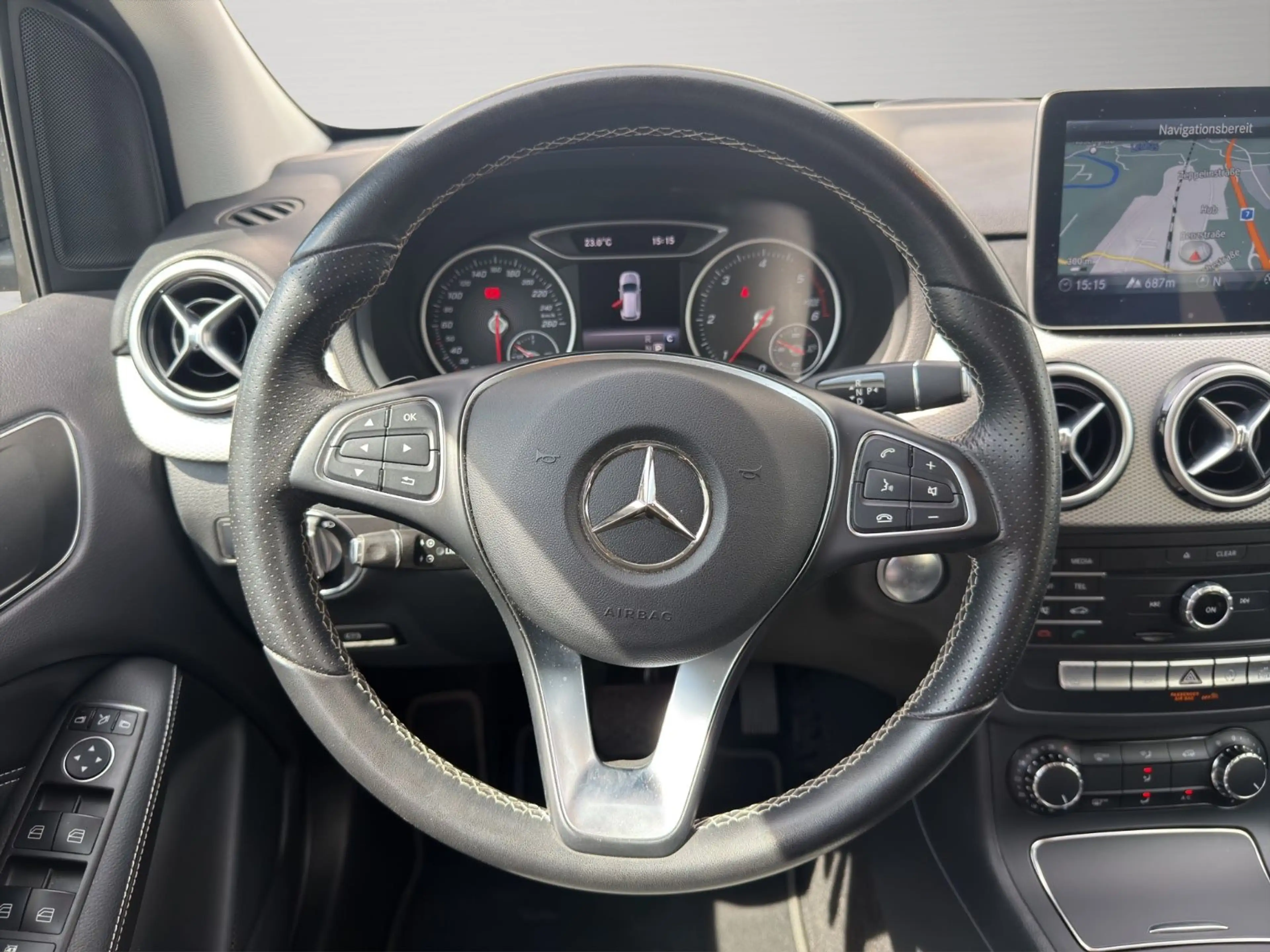 Mercedes-Benz B 220 d 4Matic Urban *LED*NAVI*SHZ*PDC* — photo 12