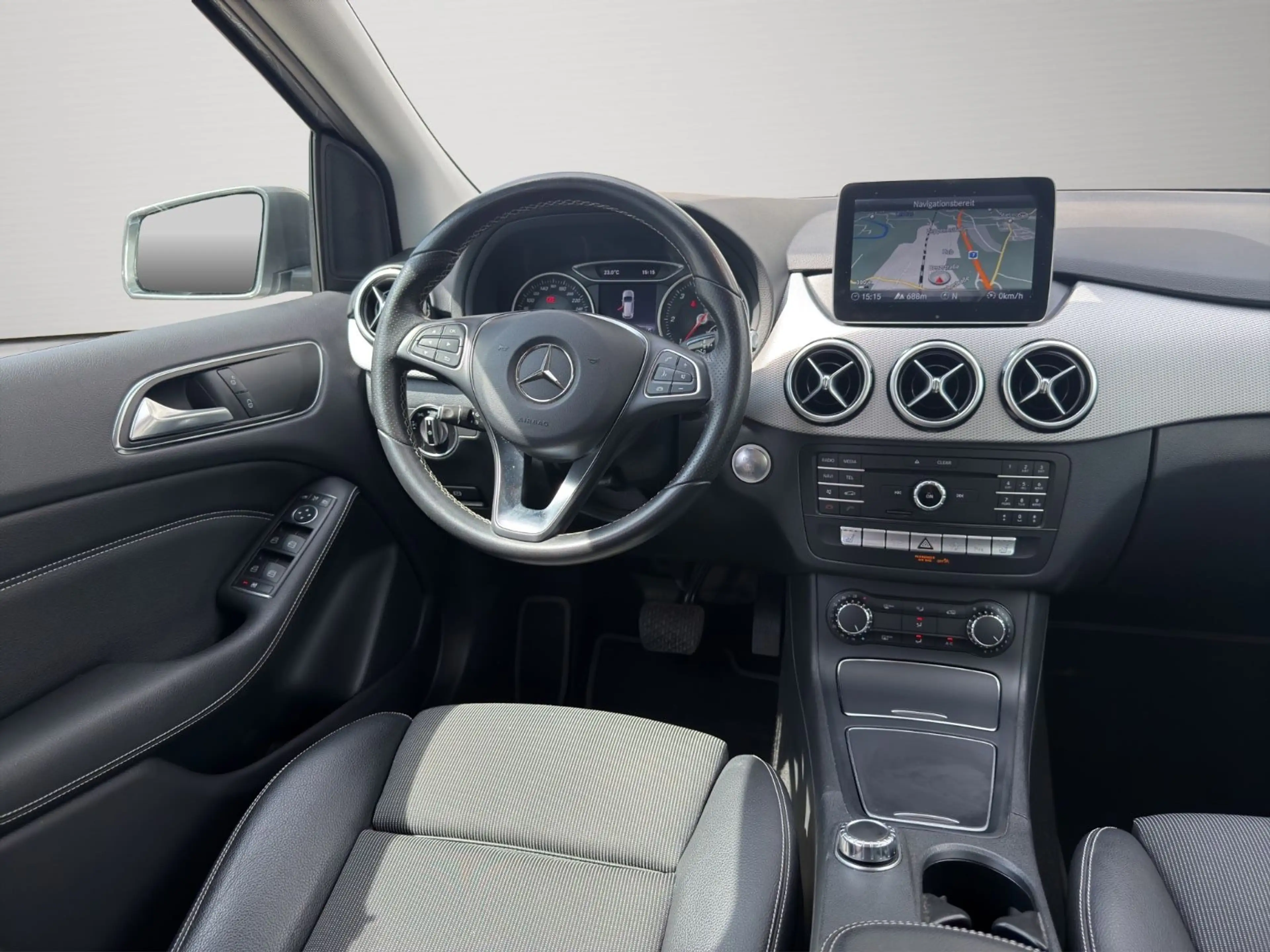 Mercedes-Benz B 220 d 4Matic Urban *LED*NAVI*SHZ*PDC* — photo 14