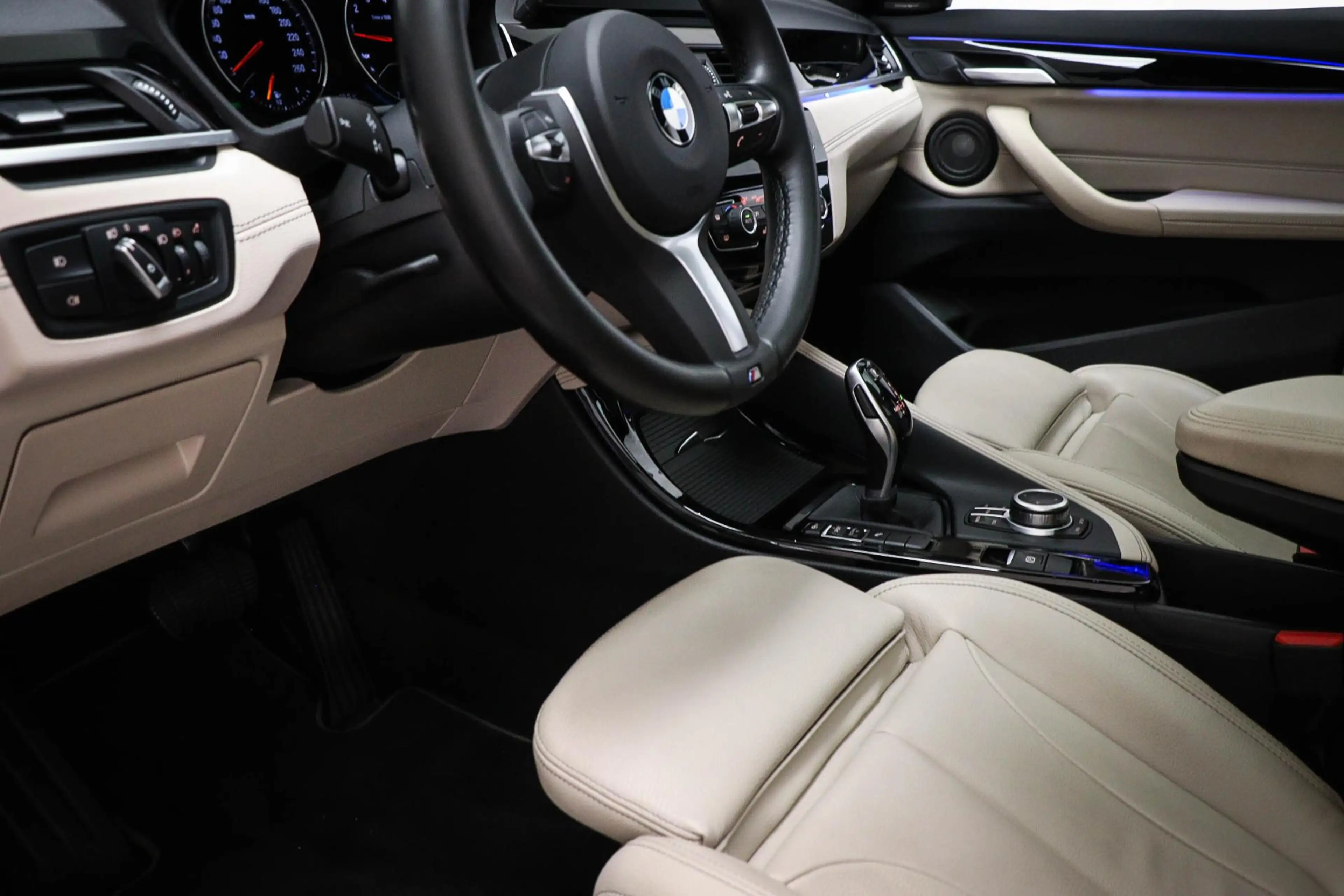BMW X1 sDrive20i High Executive Edition | PANORAMADAK | H — photo 31