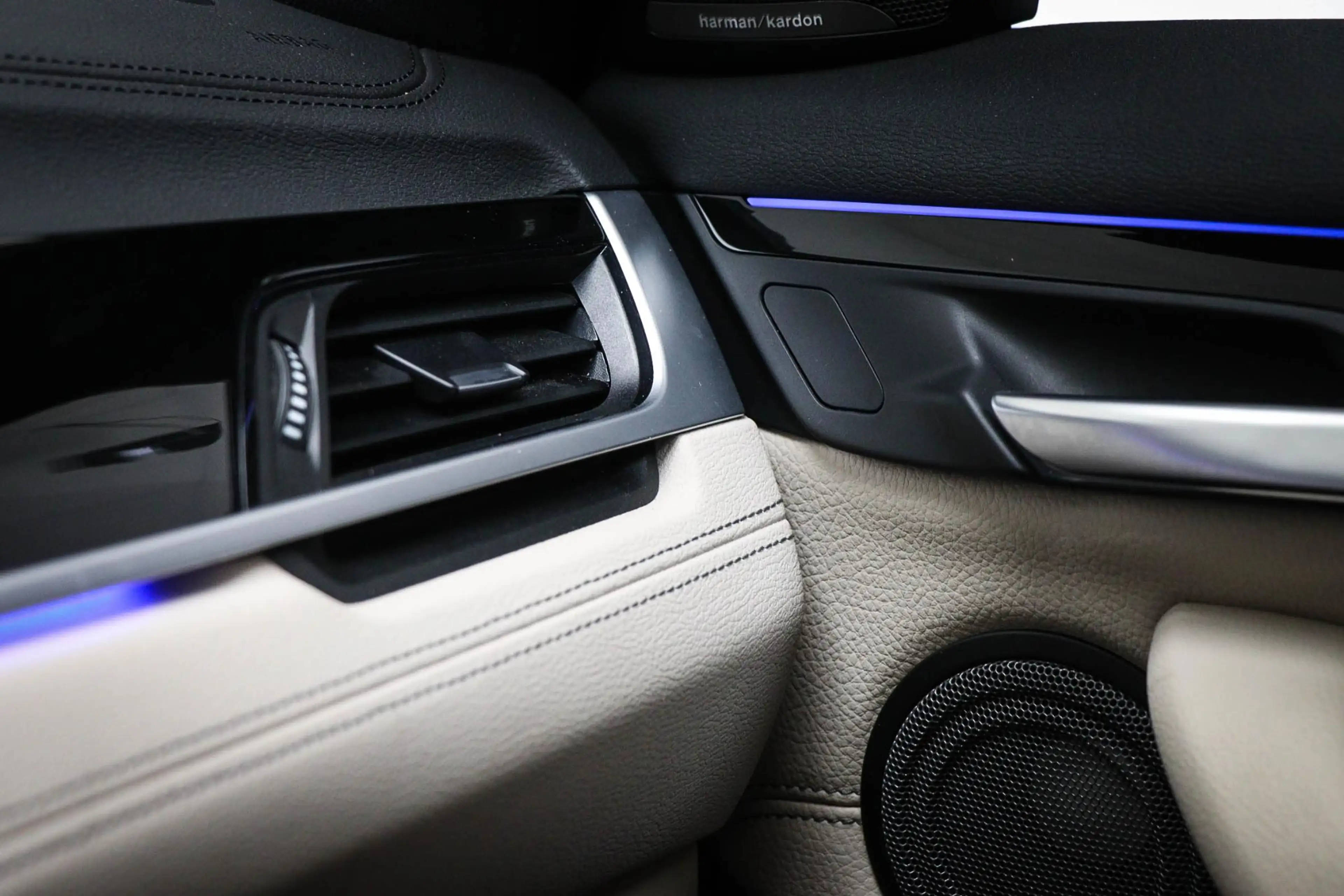 BMW X1 sDrive20i High Executive Edition | PANORAMADAK | H — photo 11
