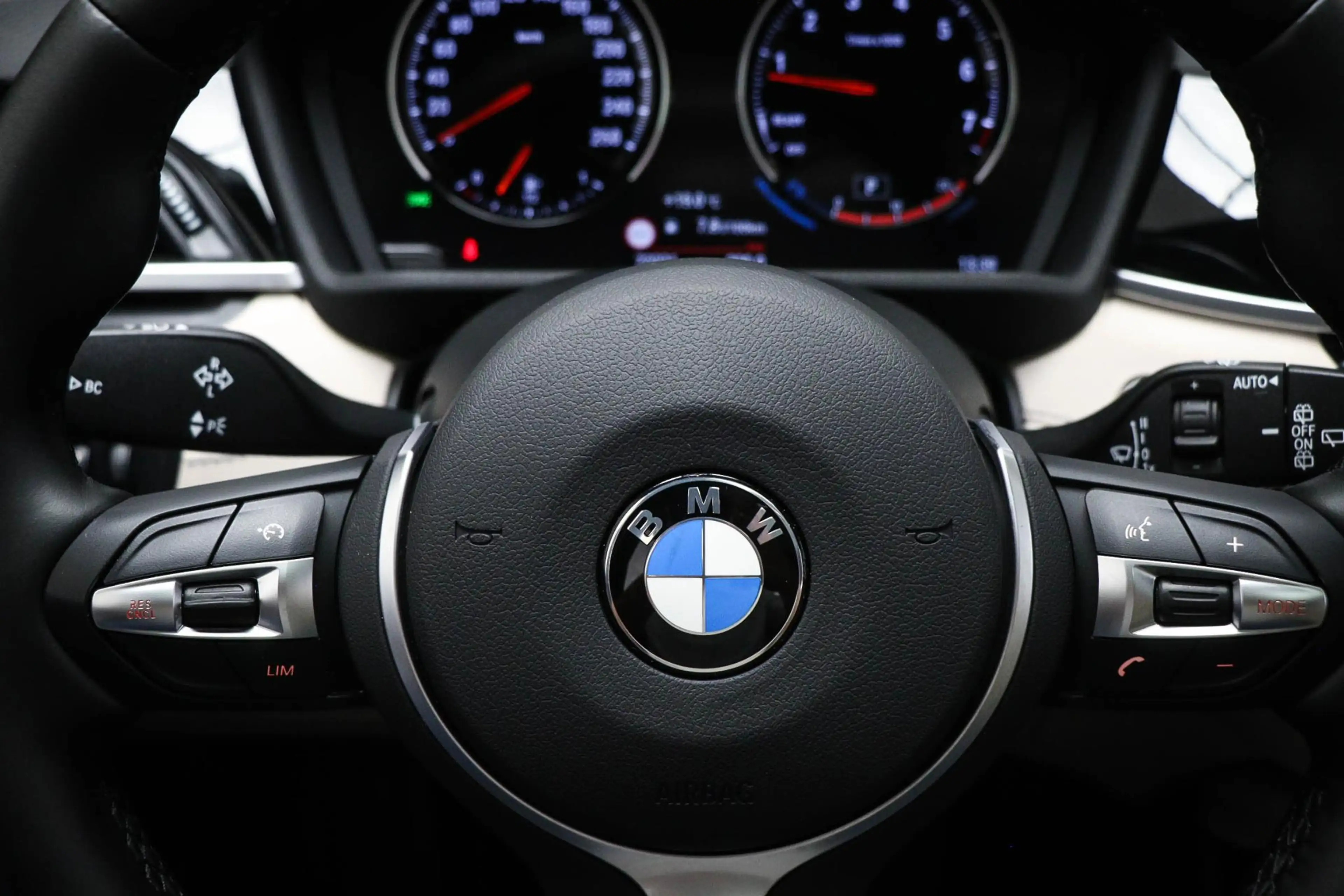 BMW X1 sDrive20i High Executive Edition | PANORAMADAK | H — photo 36