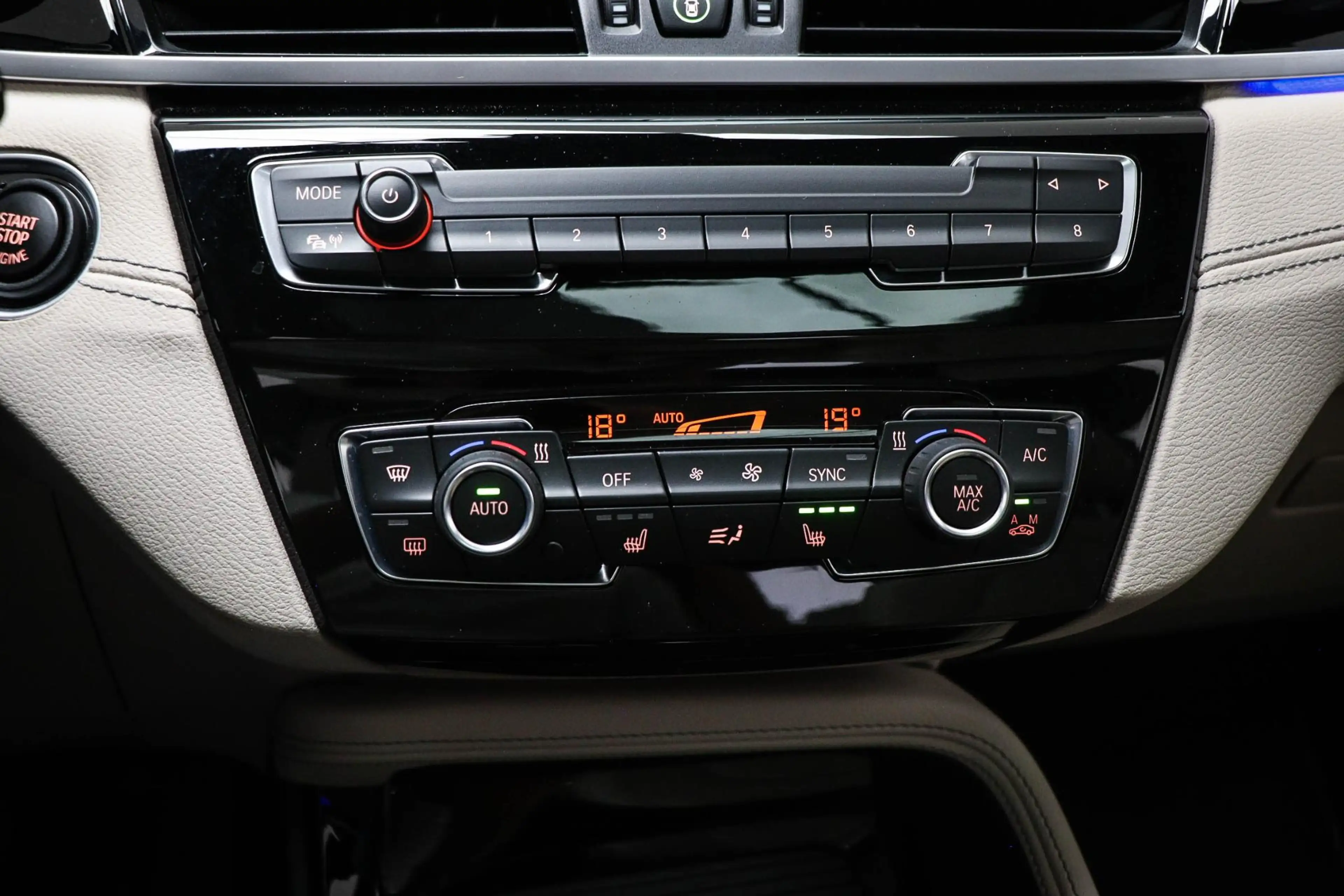 BMW X1 sDrive20i High Executive Edition | PANORAMADAK | H — photo 40