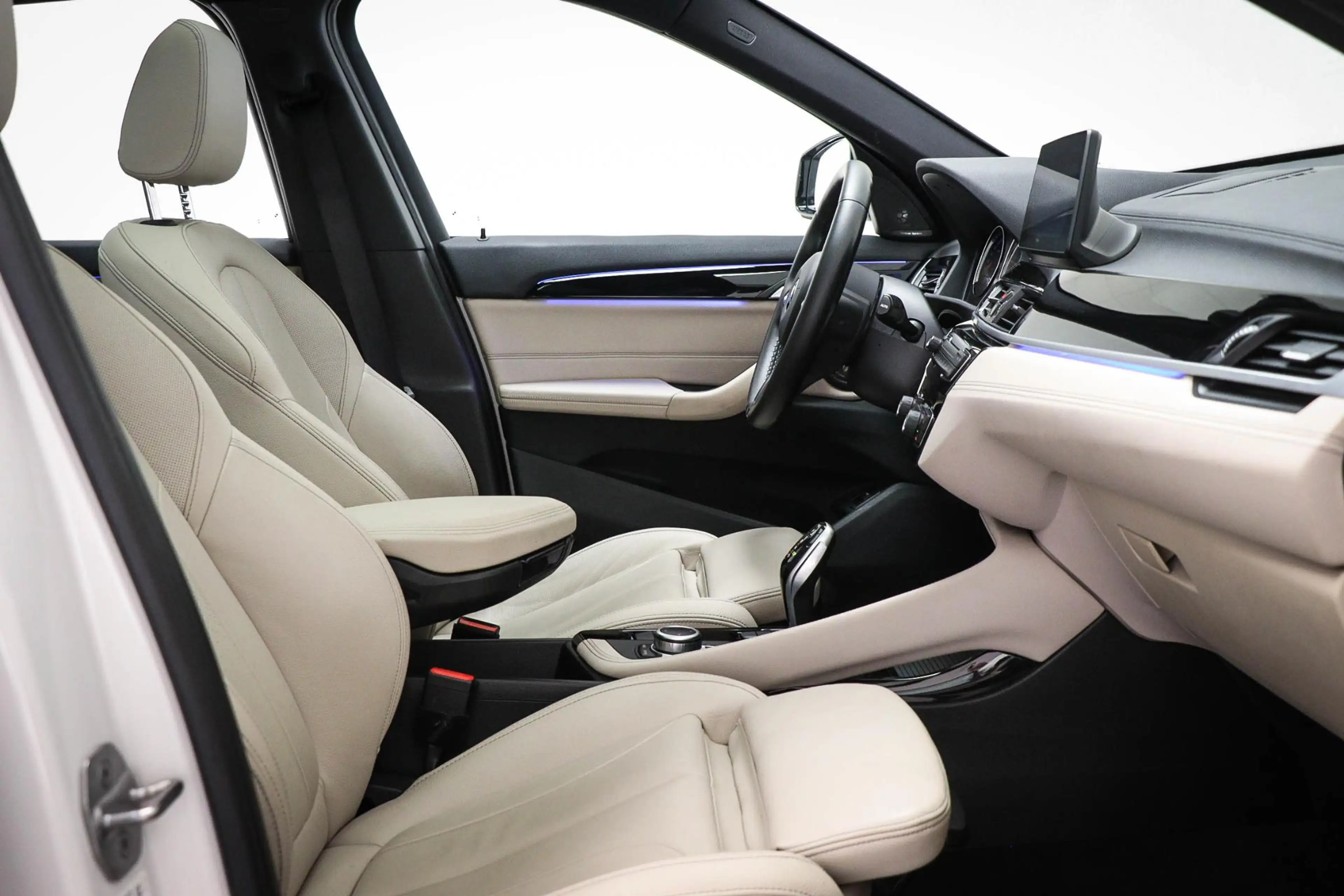 BMW X1 sDrive20i High Executive Edition | PANORAMADAK | H — photo 4