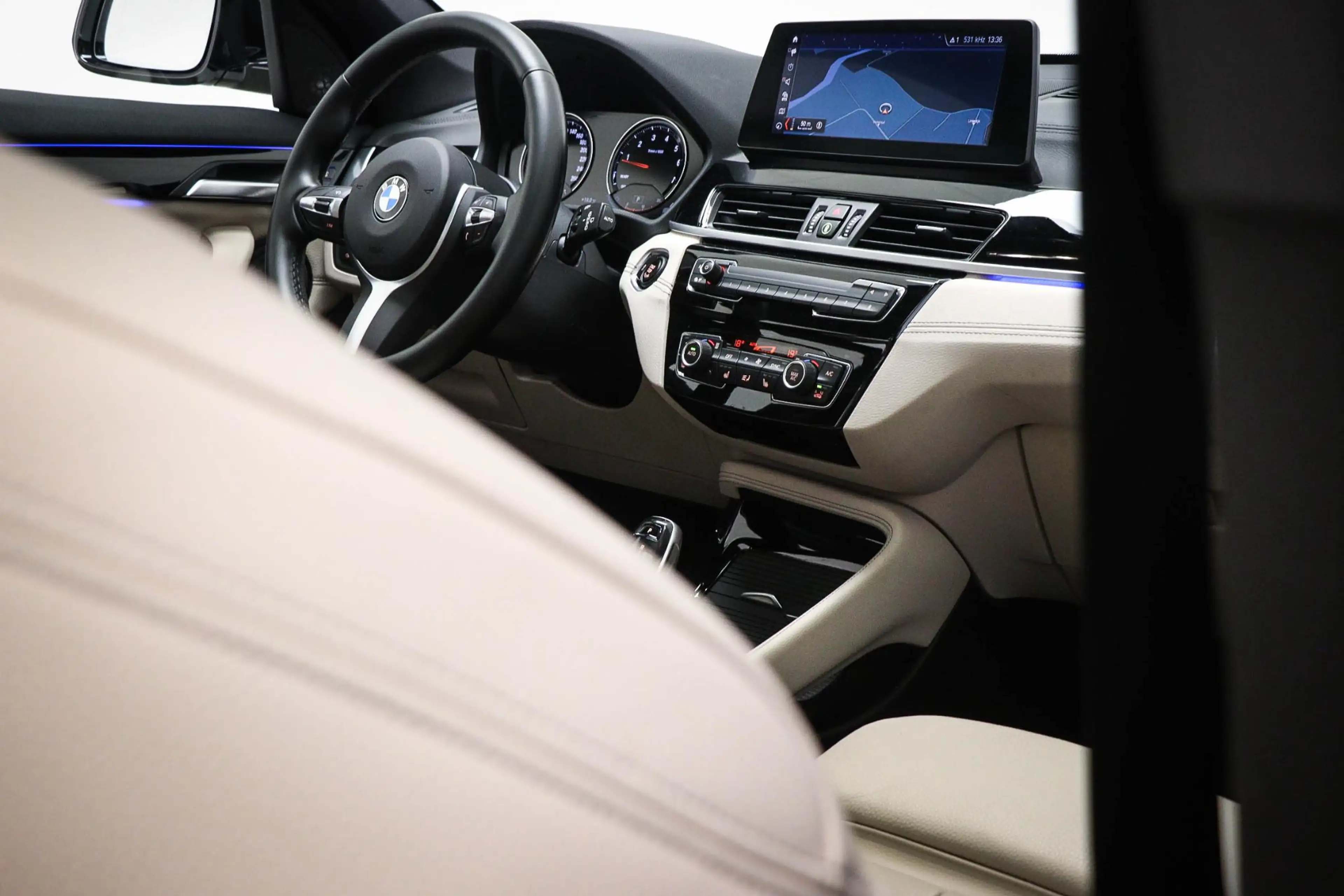 BMW X1 sDrive20i High Executive Edition | PANORAMADAK | H — photo 17