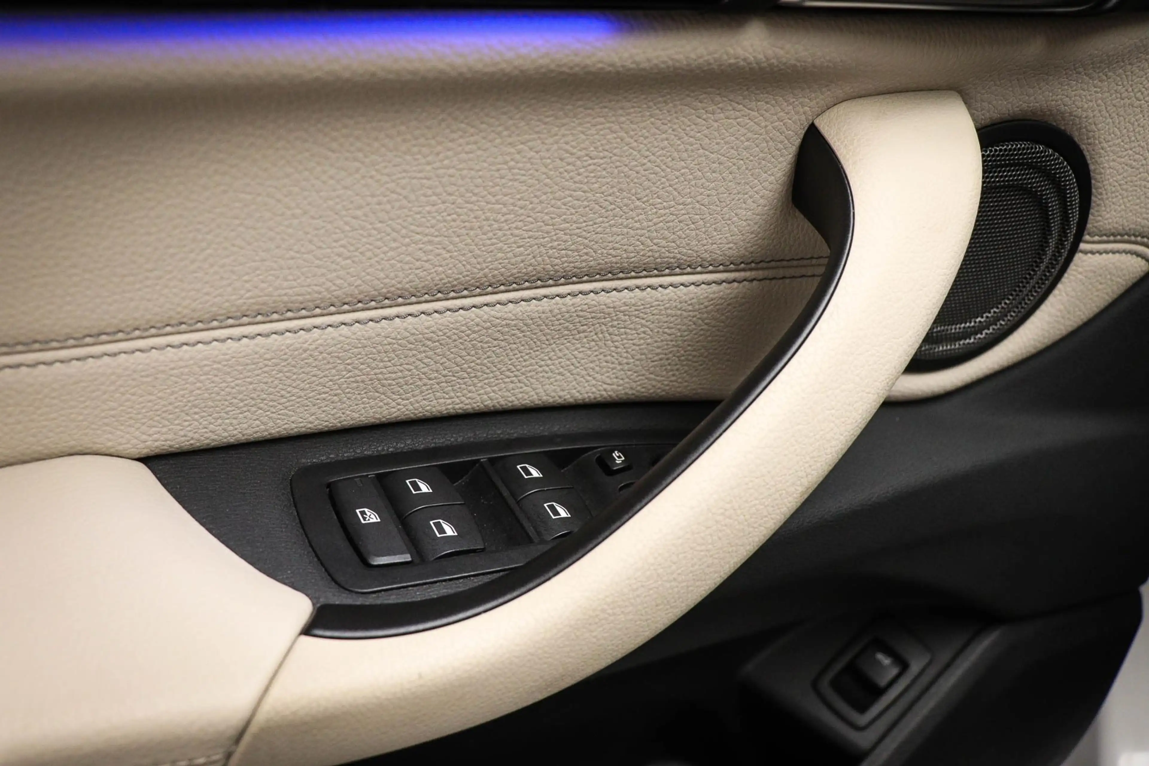 BMW X1 sDrive20i High Executive Edition | PANORAMADAK | H — photo 29