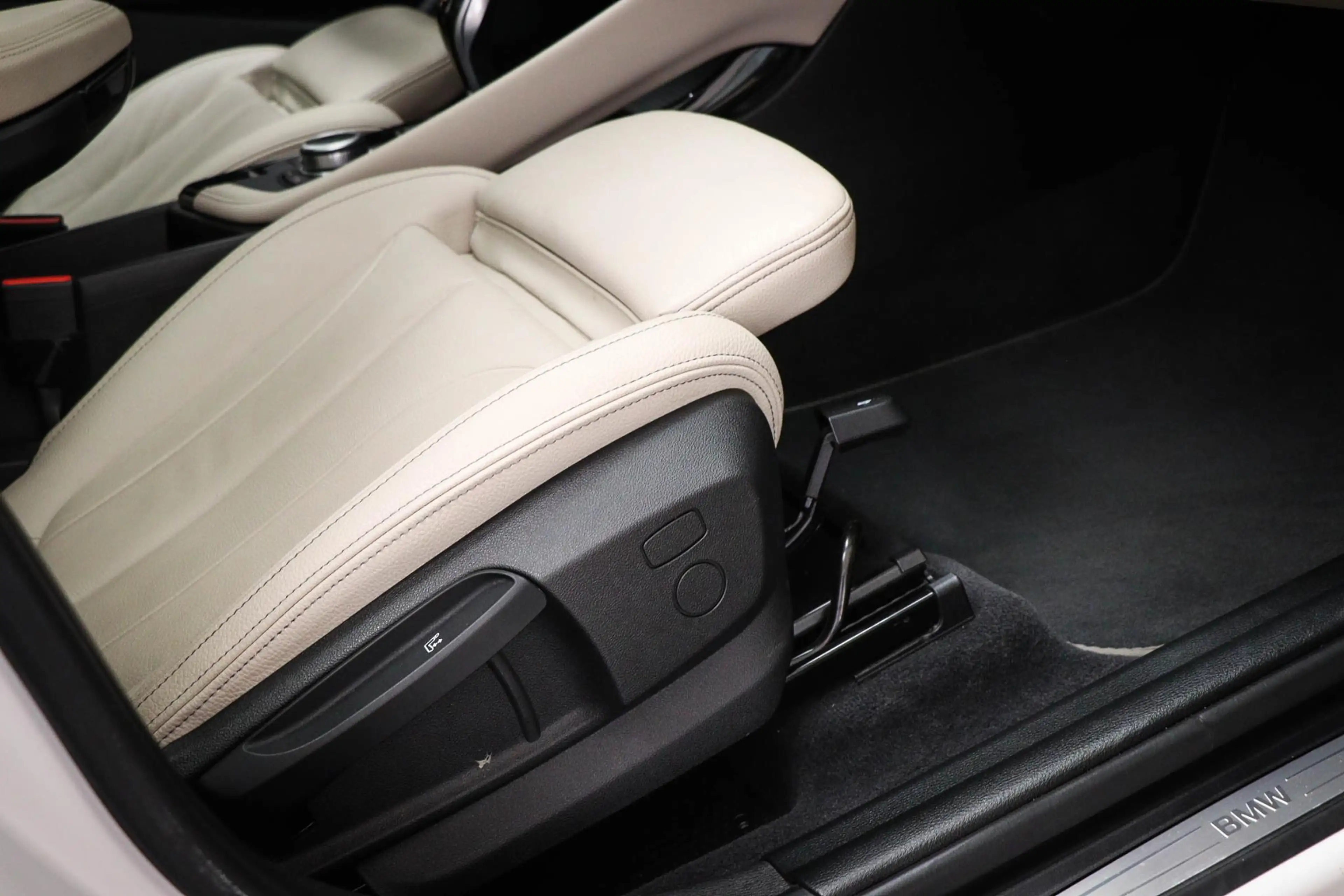BMW X1 sDrive20i High Executive Edition | PANORAMADAK | H — photo 14