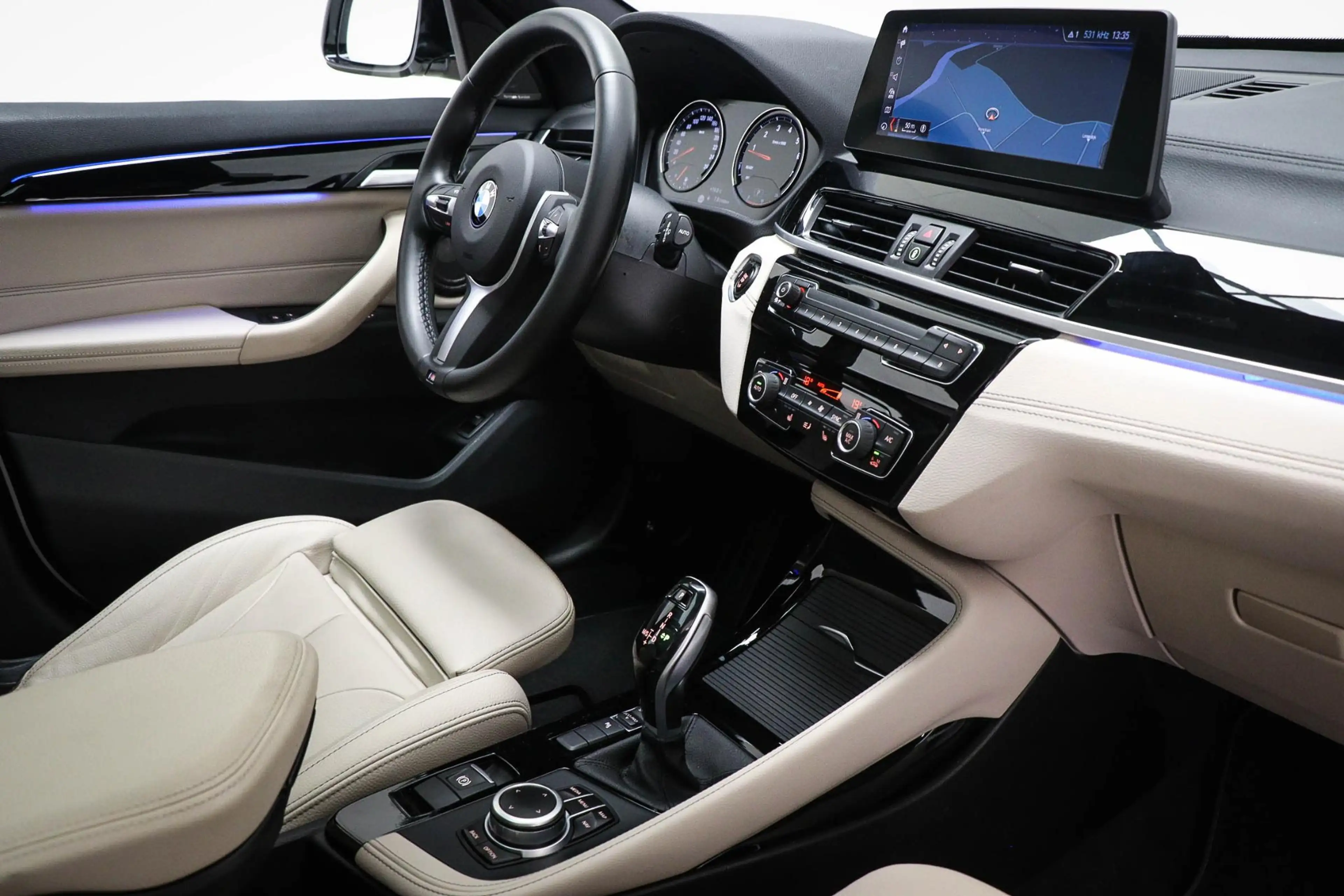 BMW X1 sDrive20i High Executive Edition | PANORAMADAK | H — photo 3