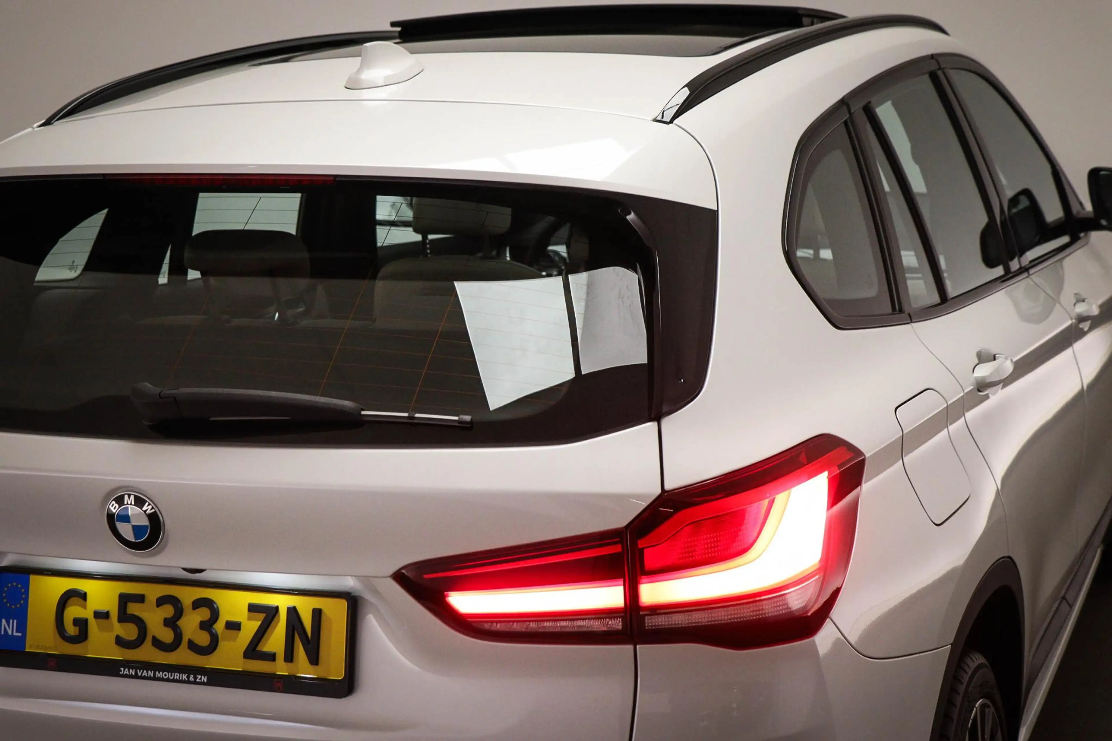 BMW X1 sDrive20i High Executive Edition | PANORAMADAK | H — photo 25
