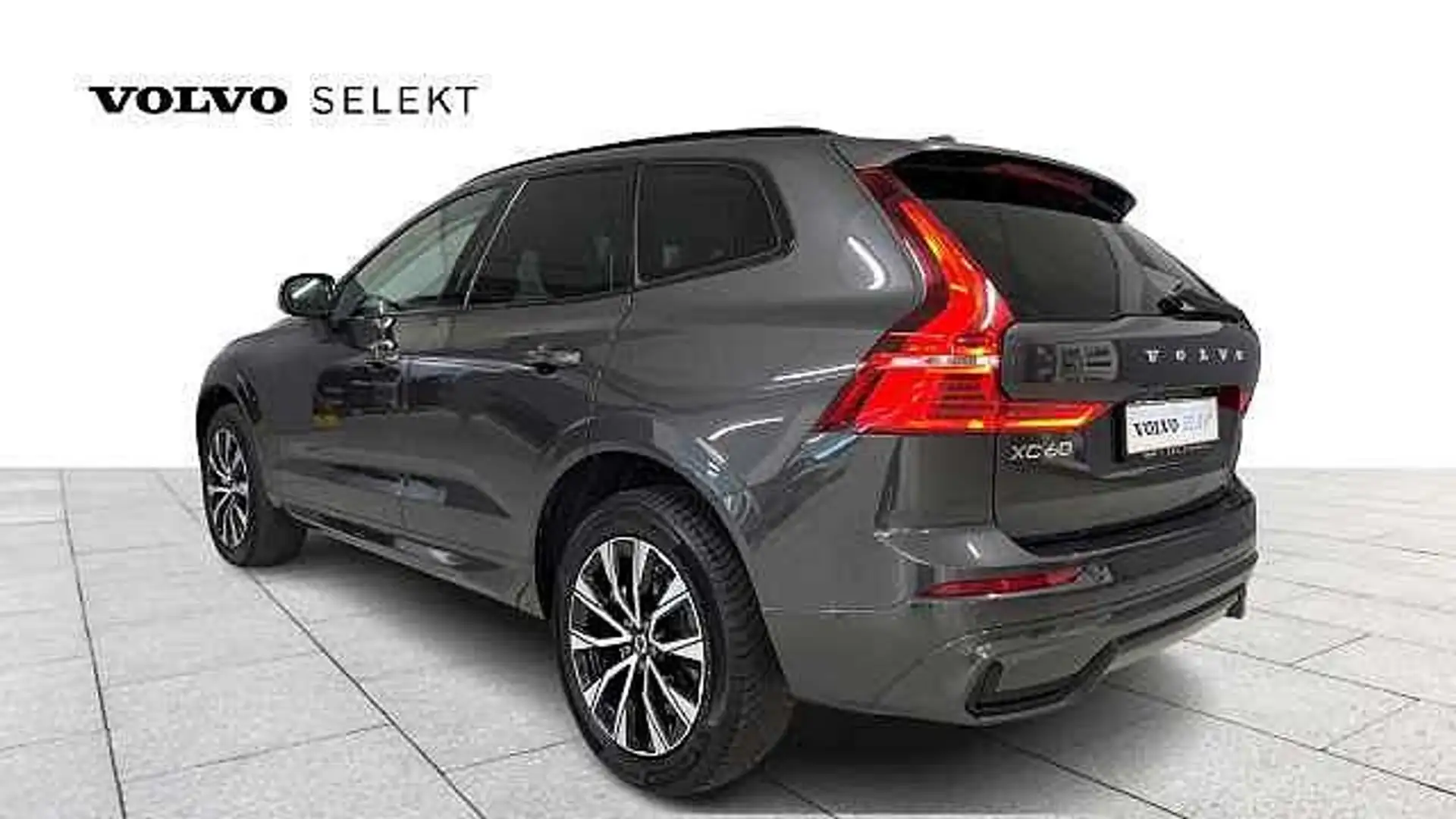 Volvo XC60 II XC60 Plus, B4 AWD Mild-Hybr Gris - 2