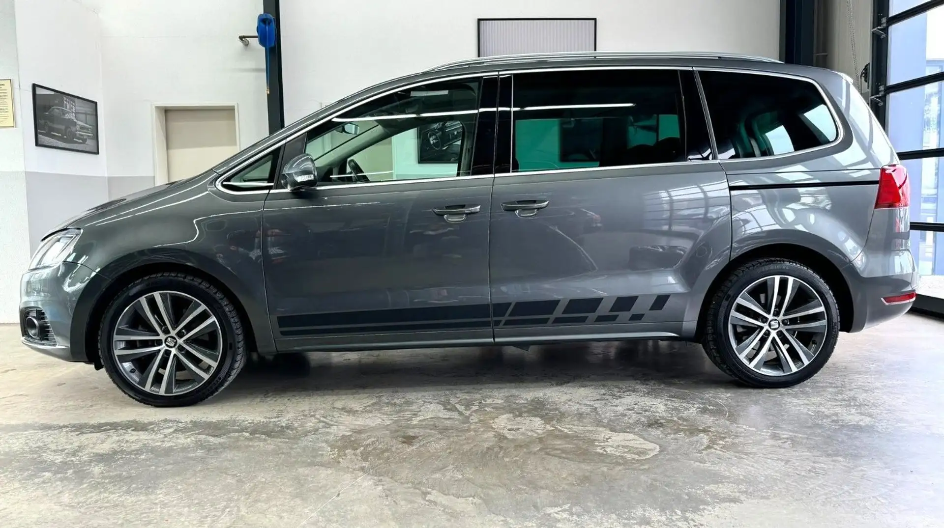 SEAT Alhambra 1.4 TSI FR-Line 7Sitze/ACC/AHK/Pano/Kam Grau - 2