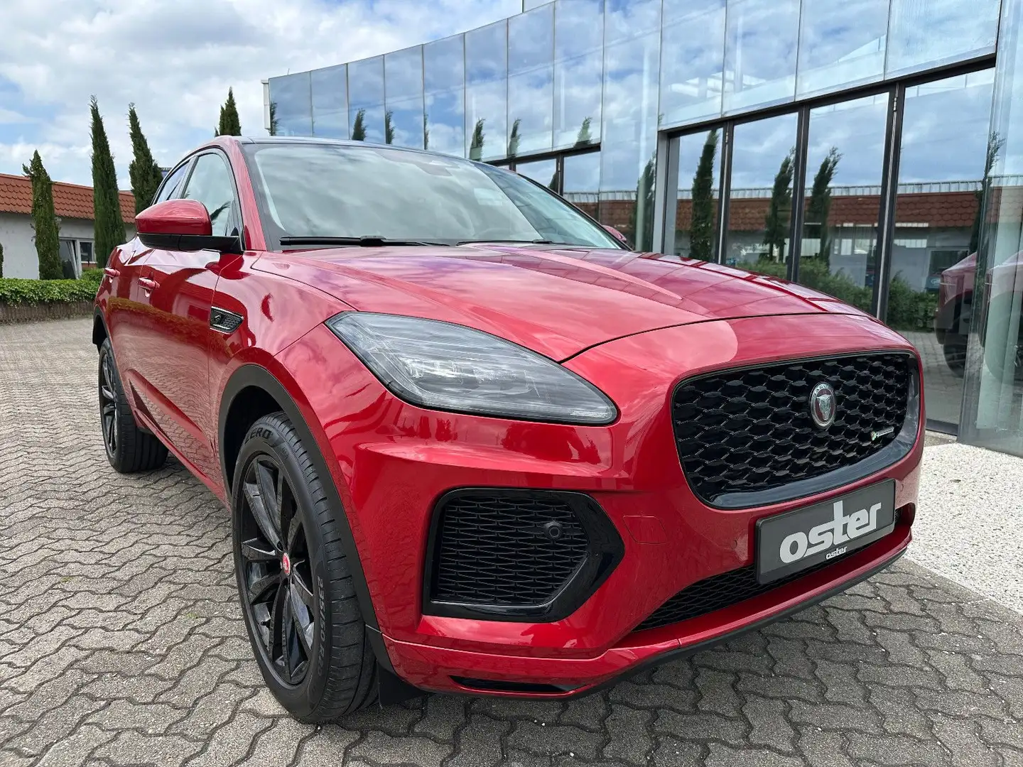 Jaguar E-Pace D200R-Dynamic SE AWD|Black Pack|Meridian Rouge - 2